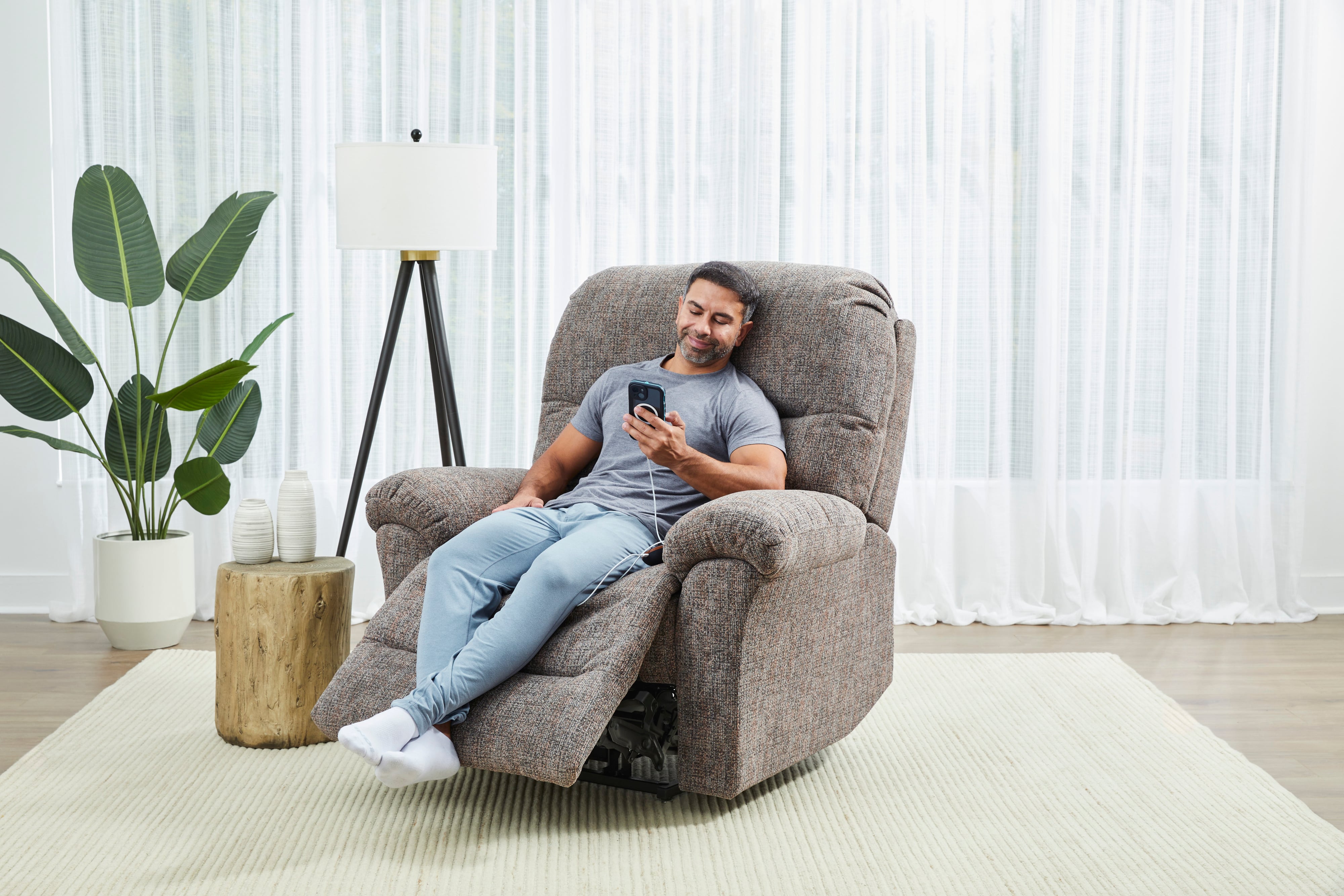 Best Home Furnishings Badge Power Head Tilt Zero Gravity Recliner