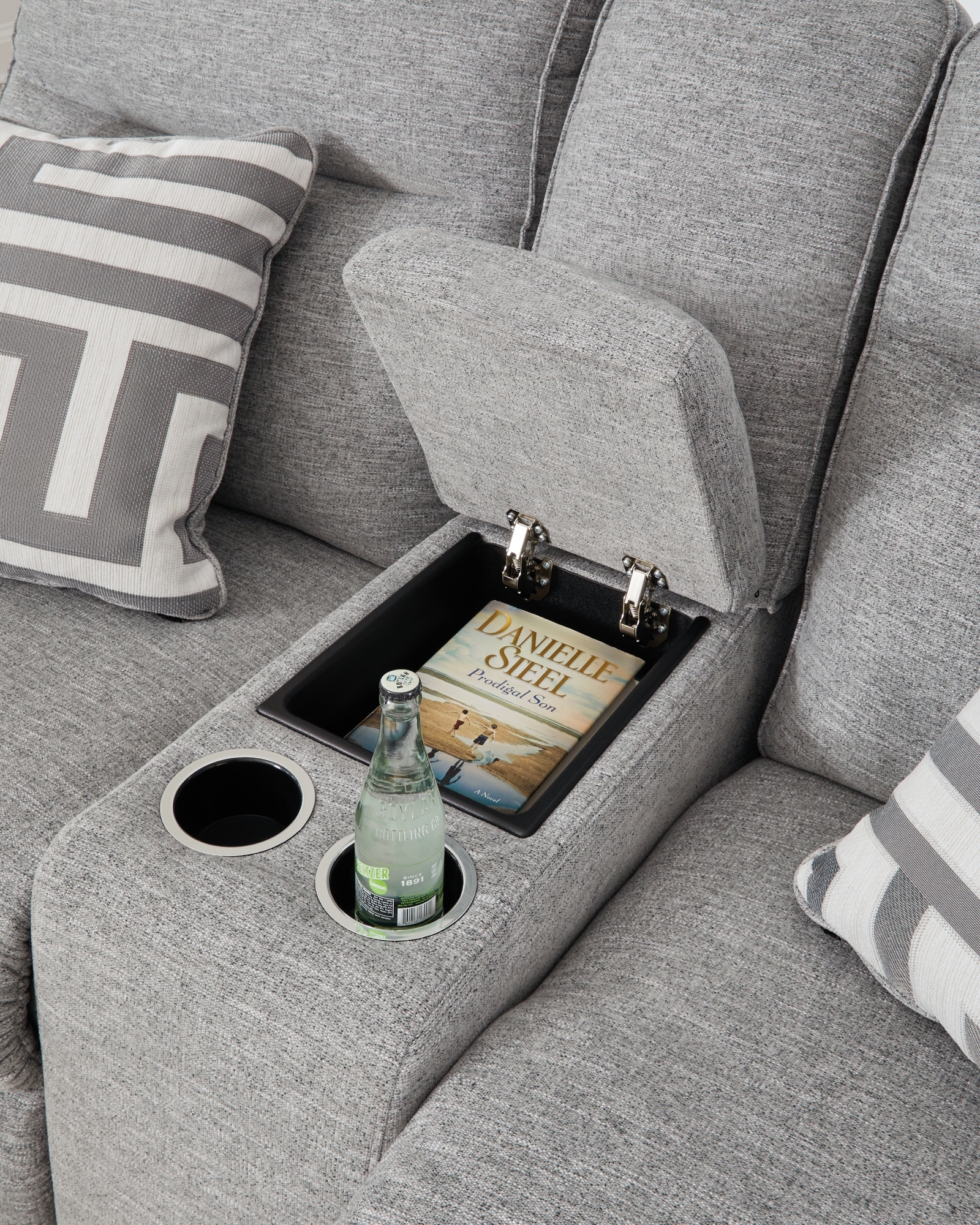 Signature Design by Ashley Biscoe Pwr Rec Loveseat/Con/Adj Hdrst