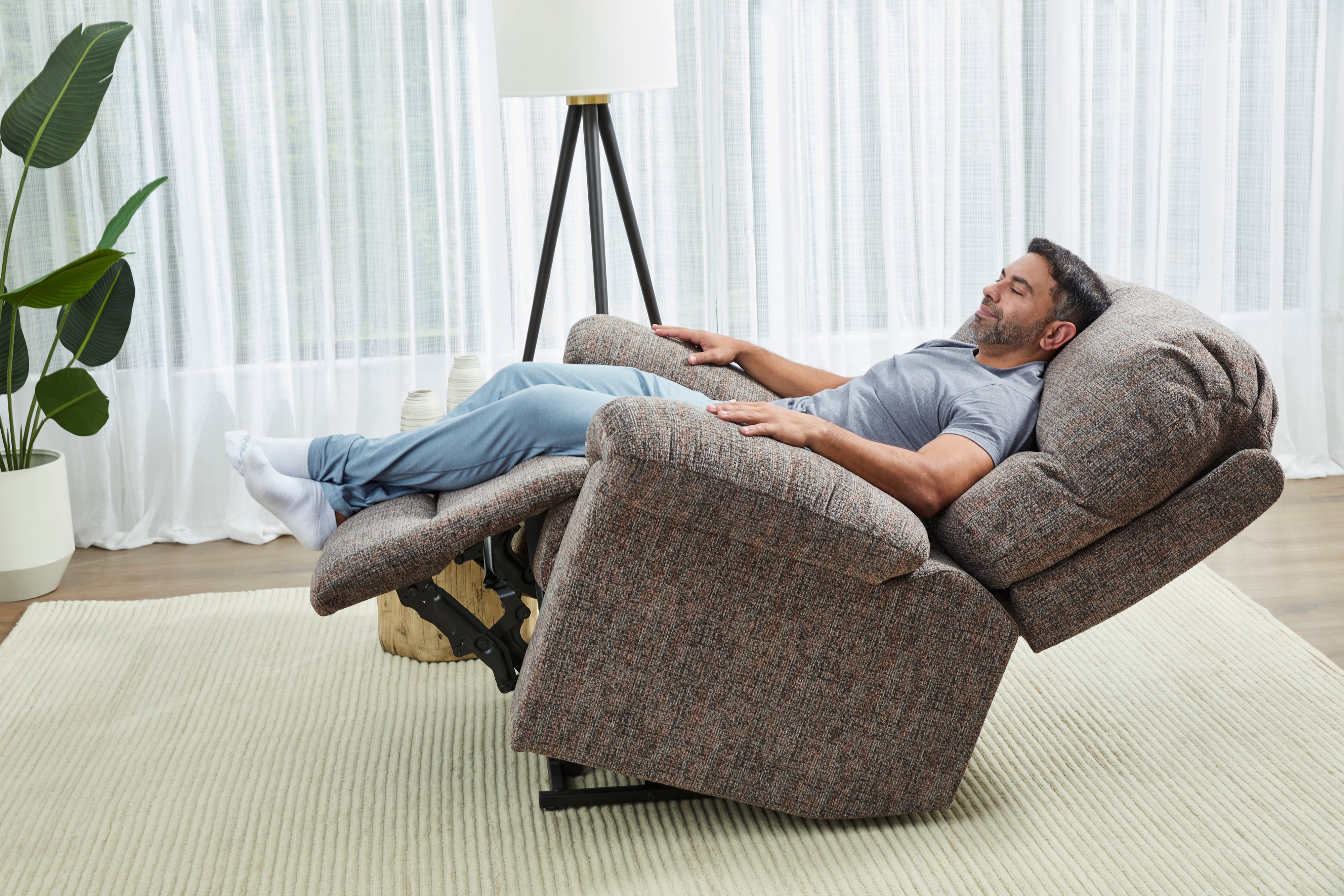 Best Home Furnishings Badge Power Head Tilt Zero Gravity Recliner