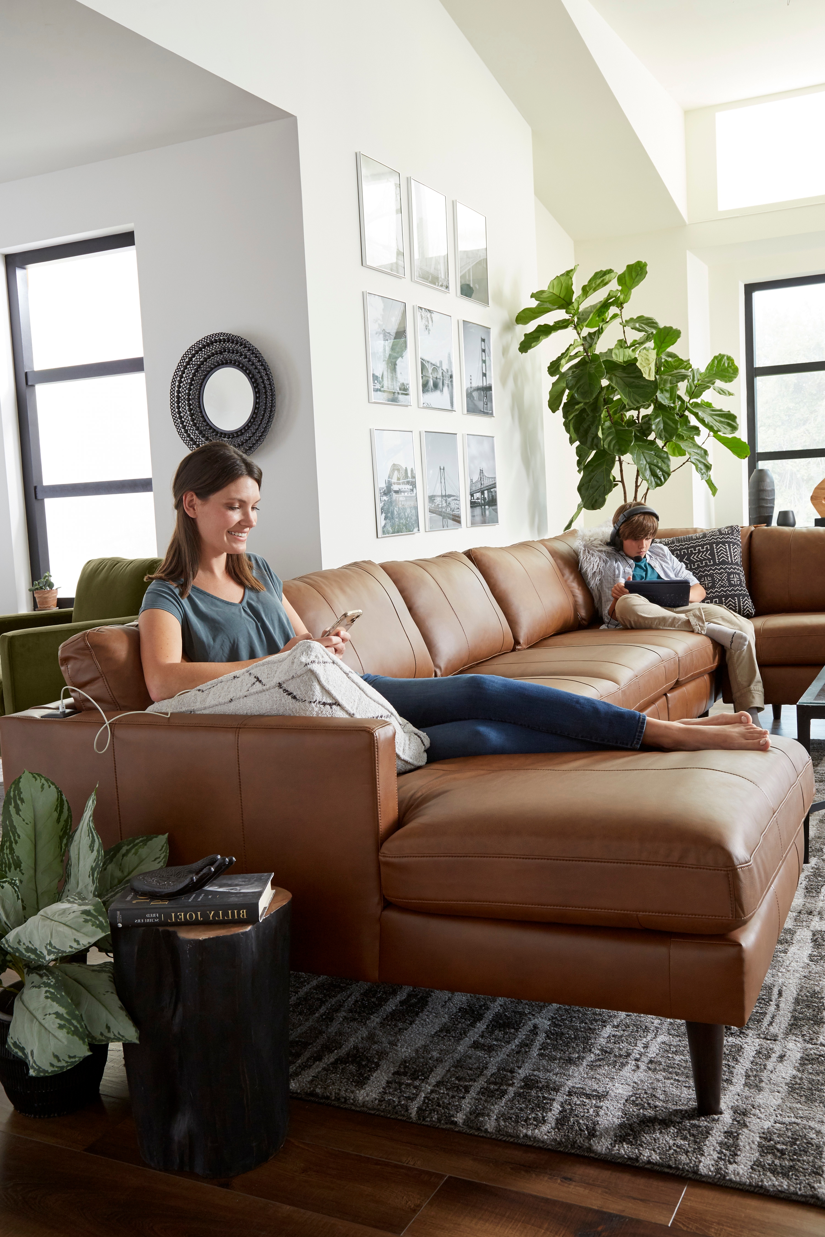 Best Home Furnishings Trafton Leather Sectional Sofa w/ Chaise & Wood Feet