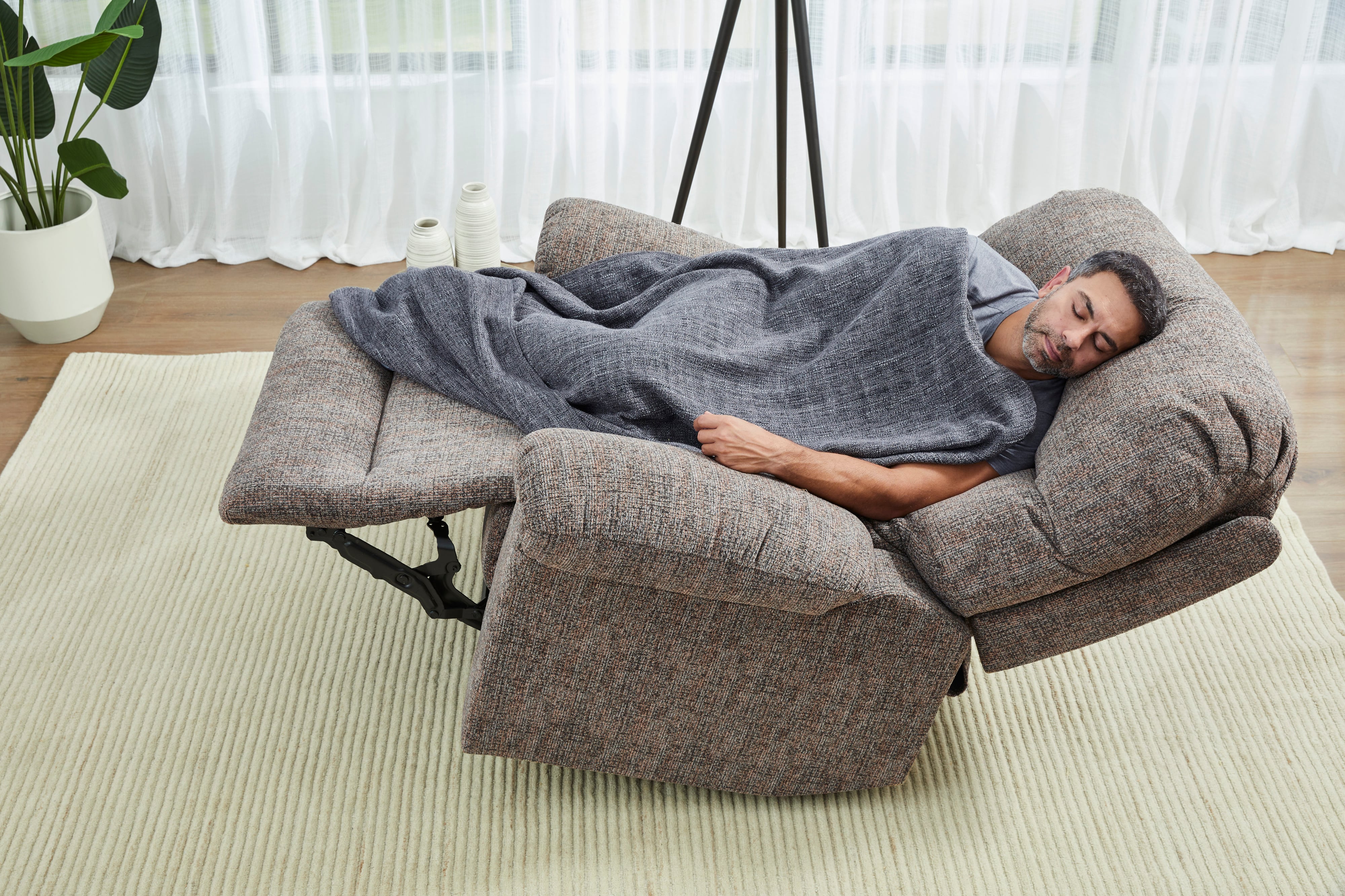 Best Home Furnishings Badge Power Head Tilt Zero Gravity Recliner