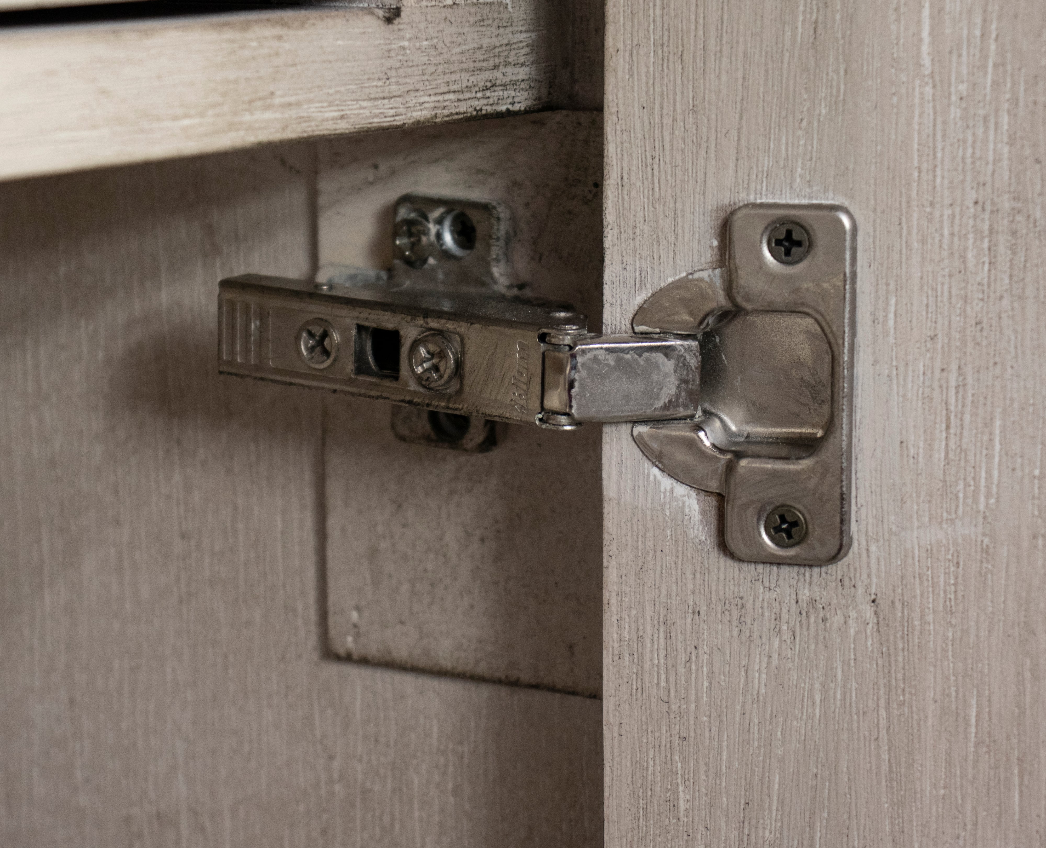 Riverside Furniture Laguna Server