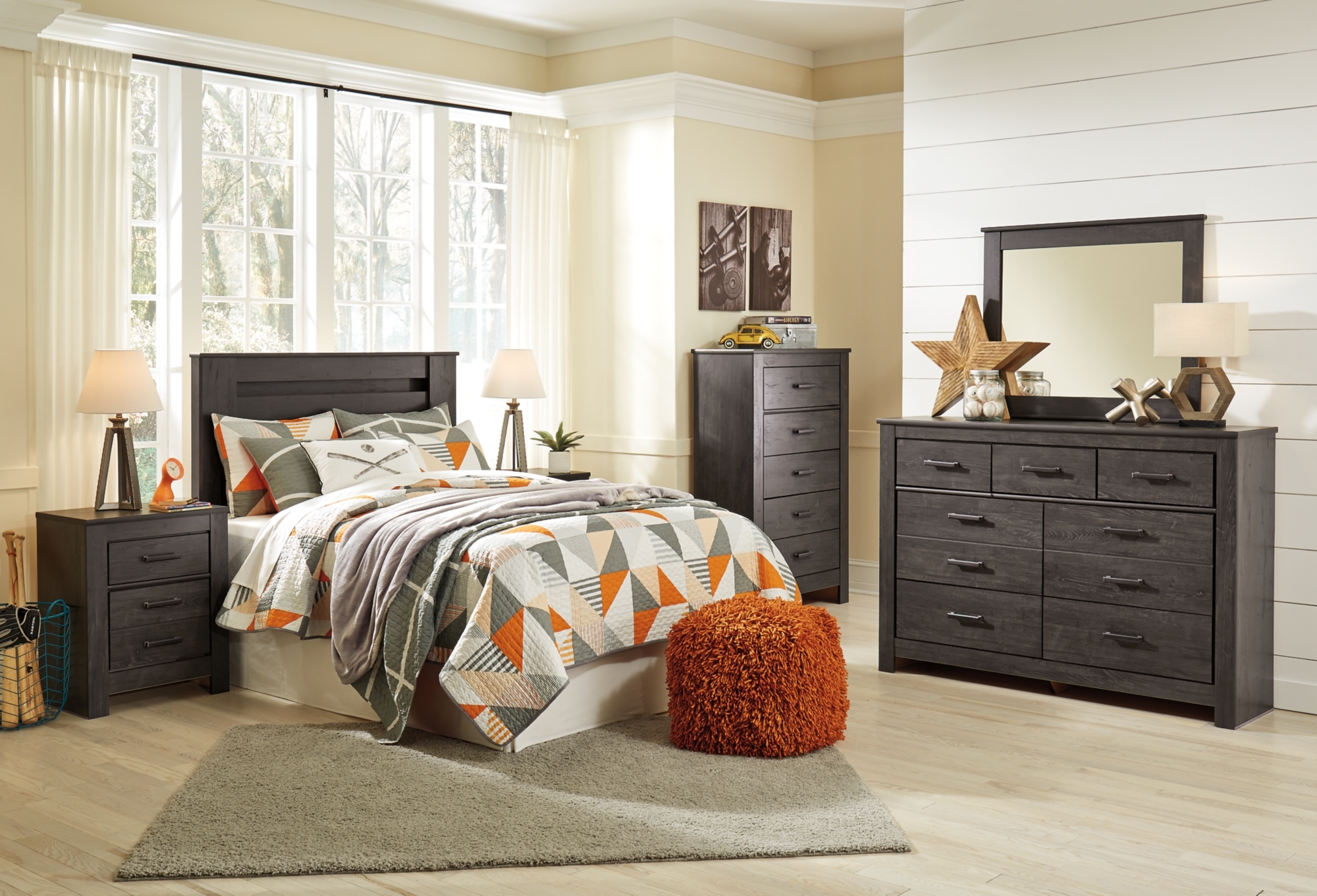 Signature Design by Ashley Brinxton Full Bedroom Set