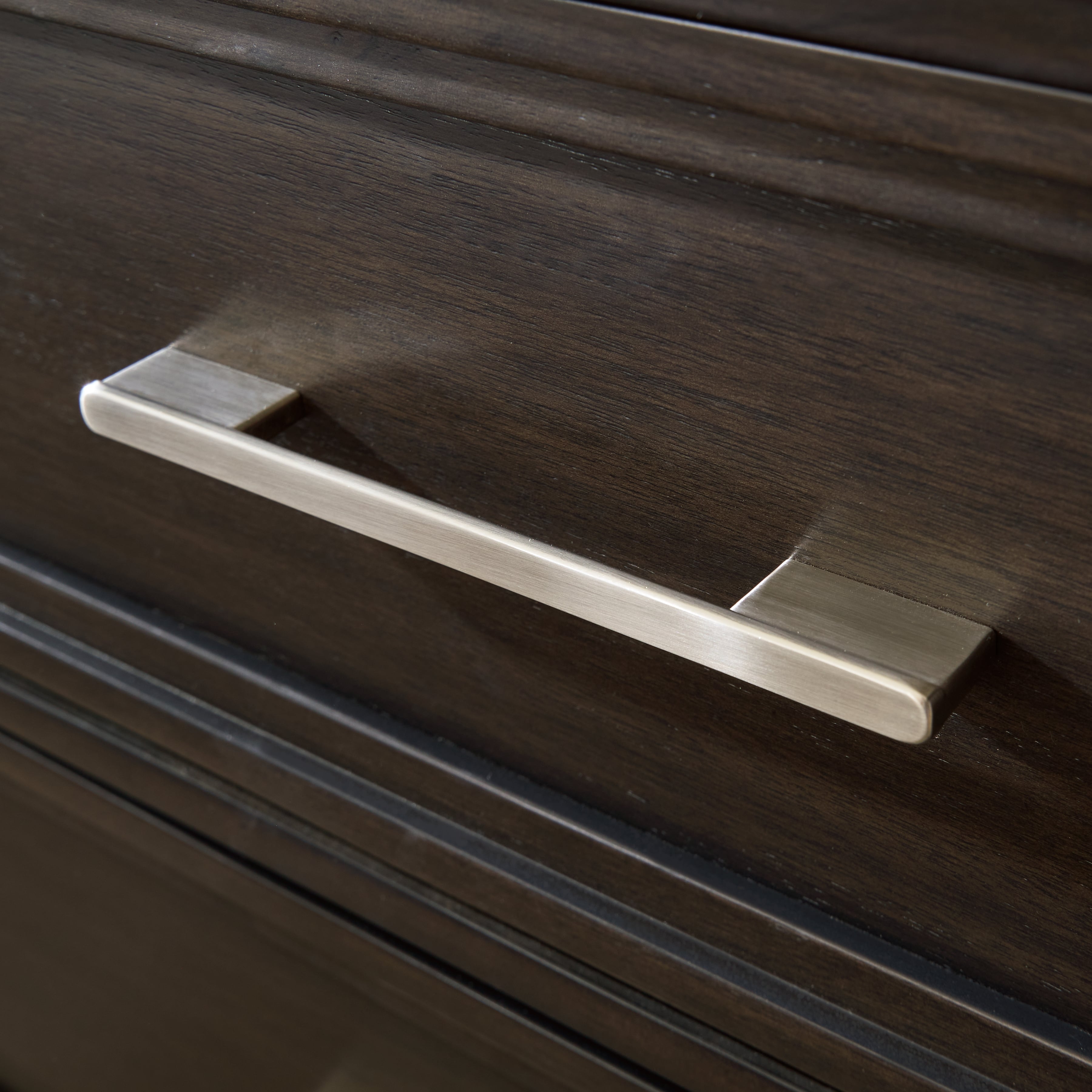 Signature Design by Ashley Neymorton Dresser And Mirror