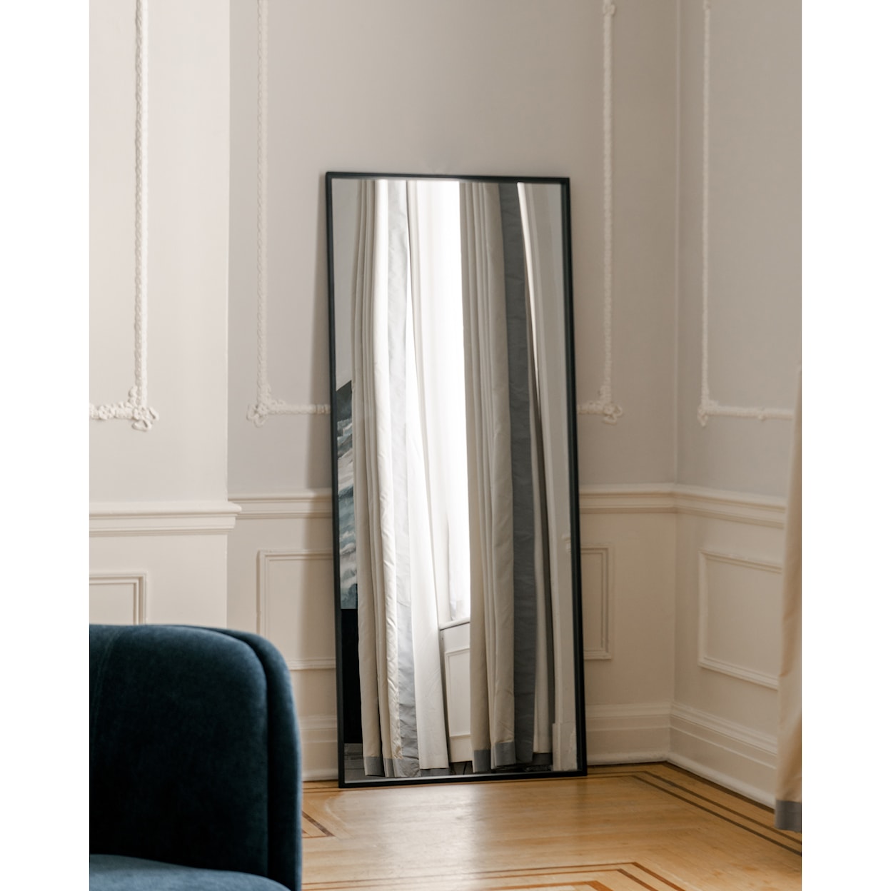 Moe's Home Collection Squire Squire Mirror Black