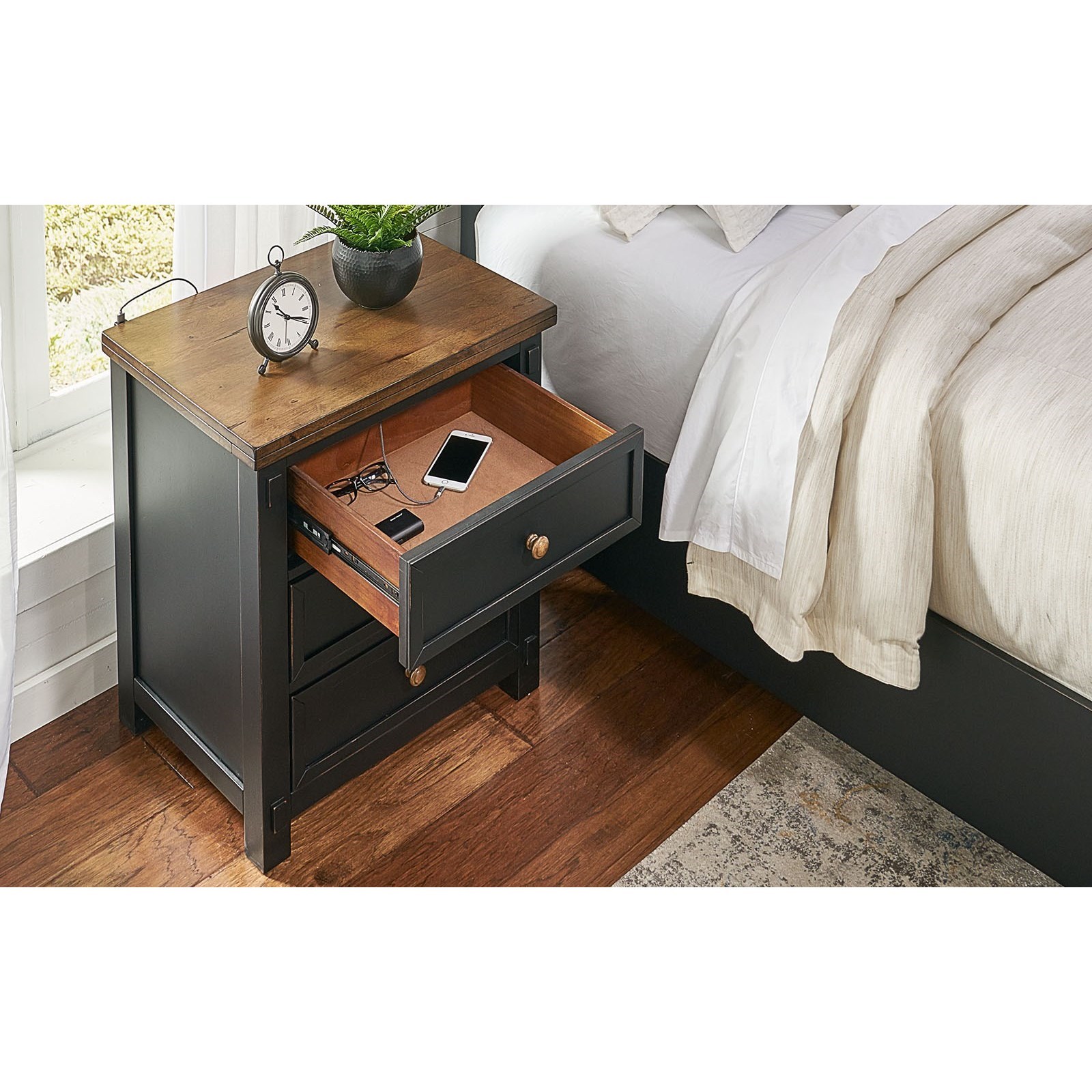 3 drawer storage nightstand