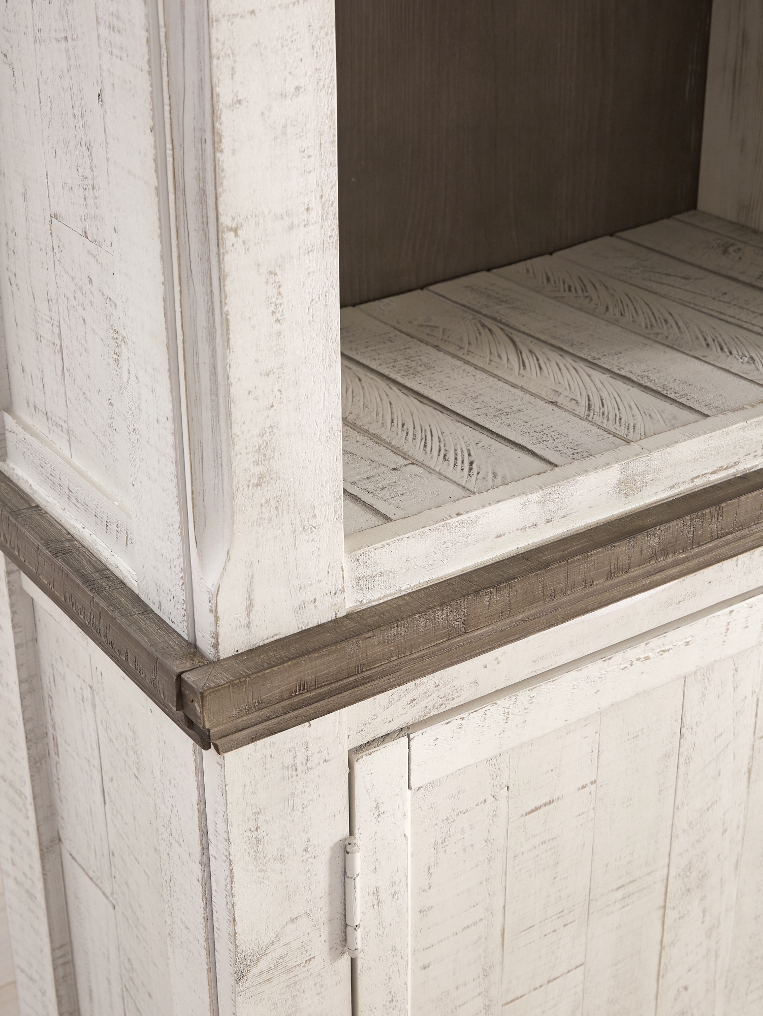 Signature Design by Ashley Havalance Entertainment Center