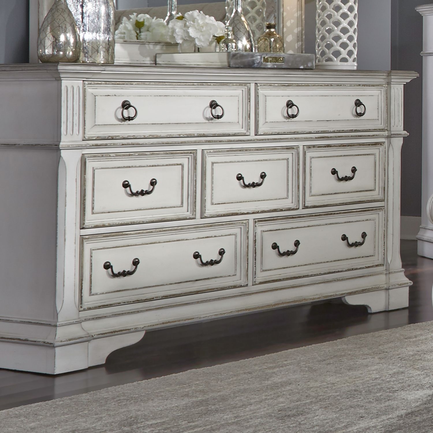 Liberty Furniture Abbey Park 7-Drawer Dresser