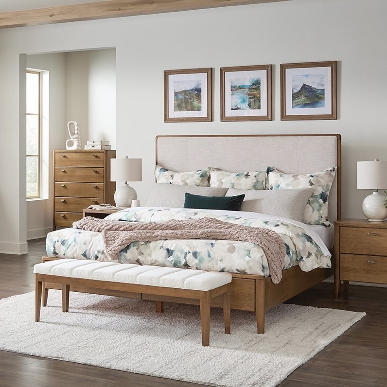 Uph. King Panel Bed w/Footboard Storage