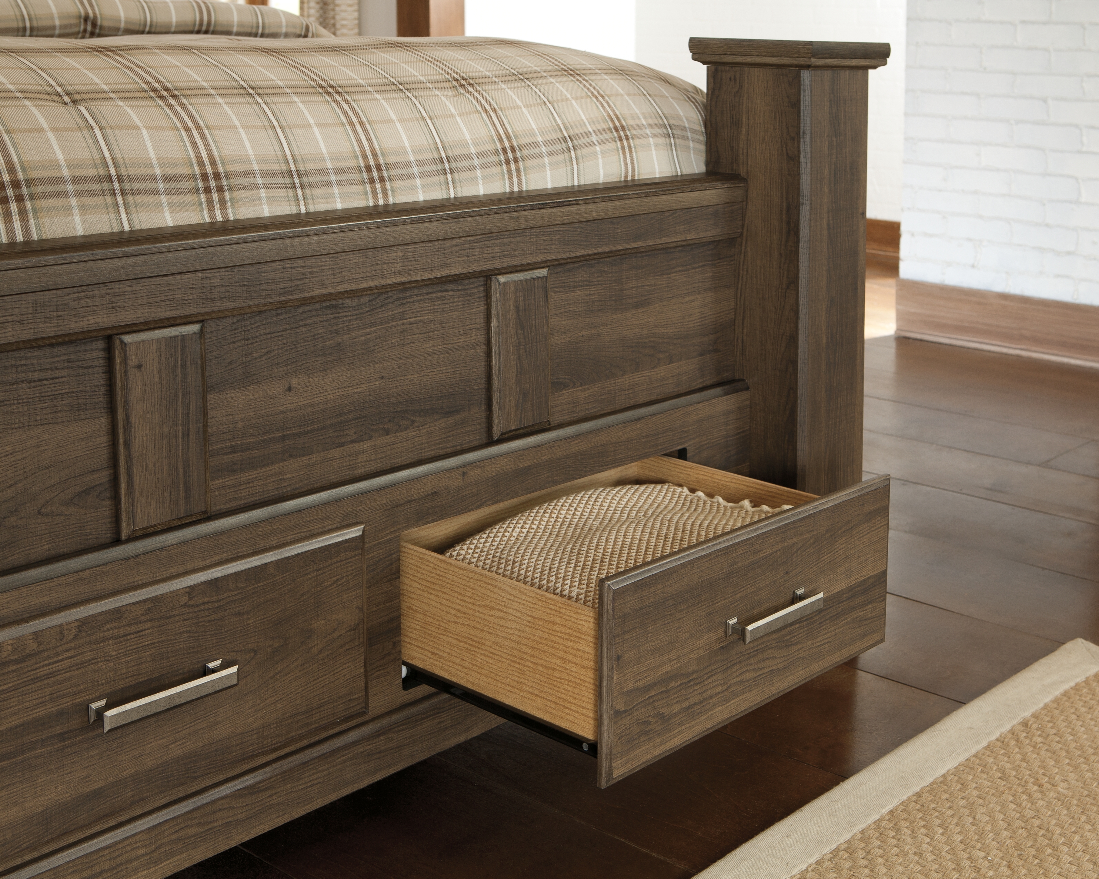 Signature Design by Ashley Juararo King Bedroom Set