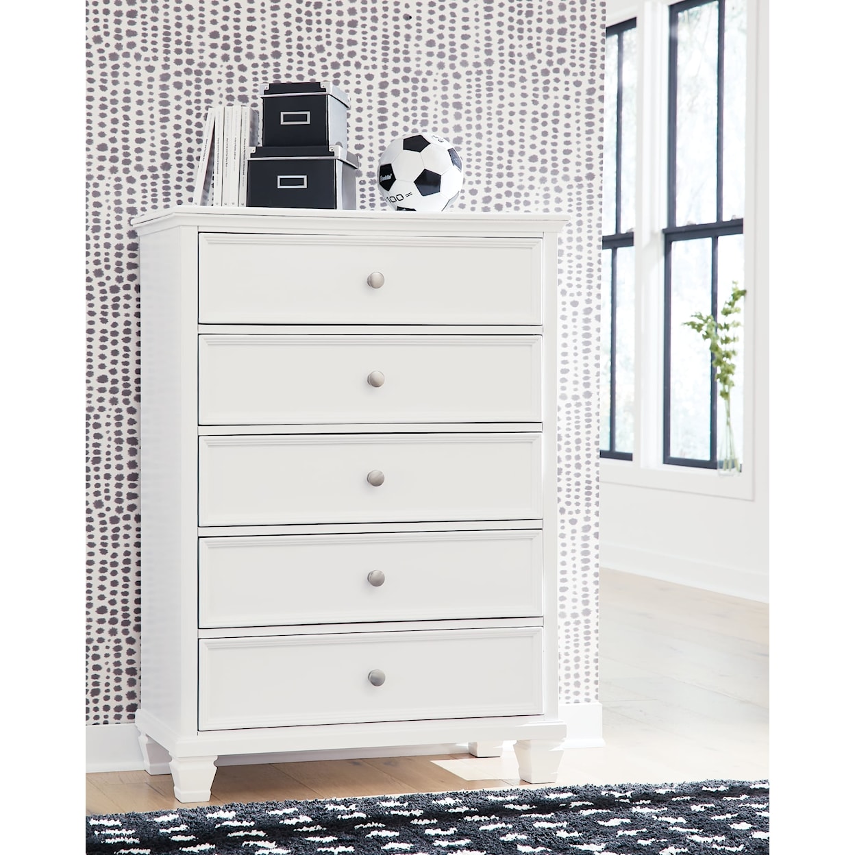 Signature Design by Ashley Fortman 5-Drawer Chest