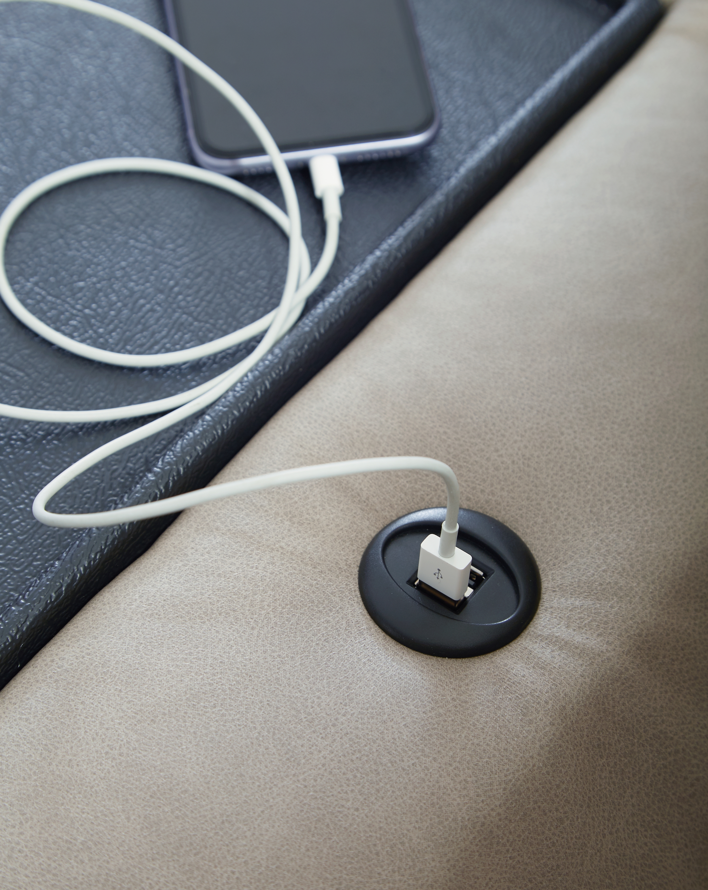 Signature Design by Ashley Lavenhorne Living Room Set