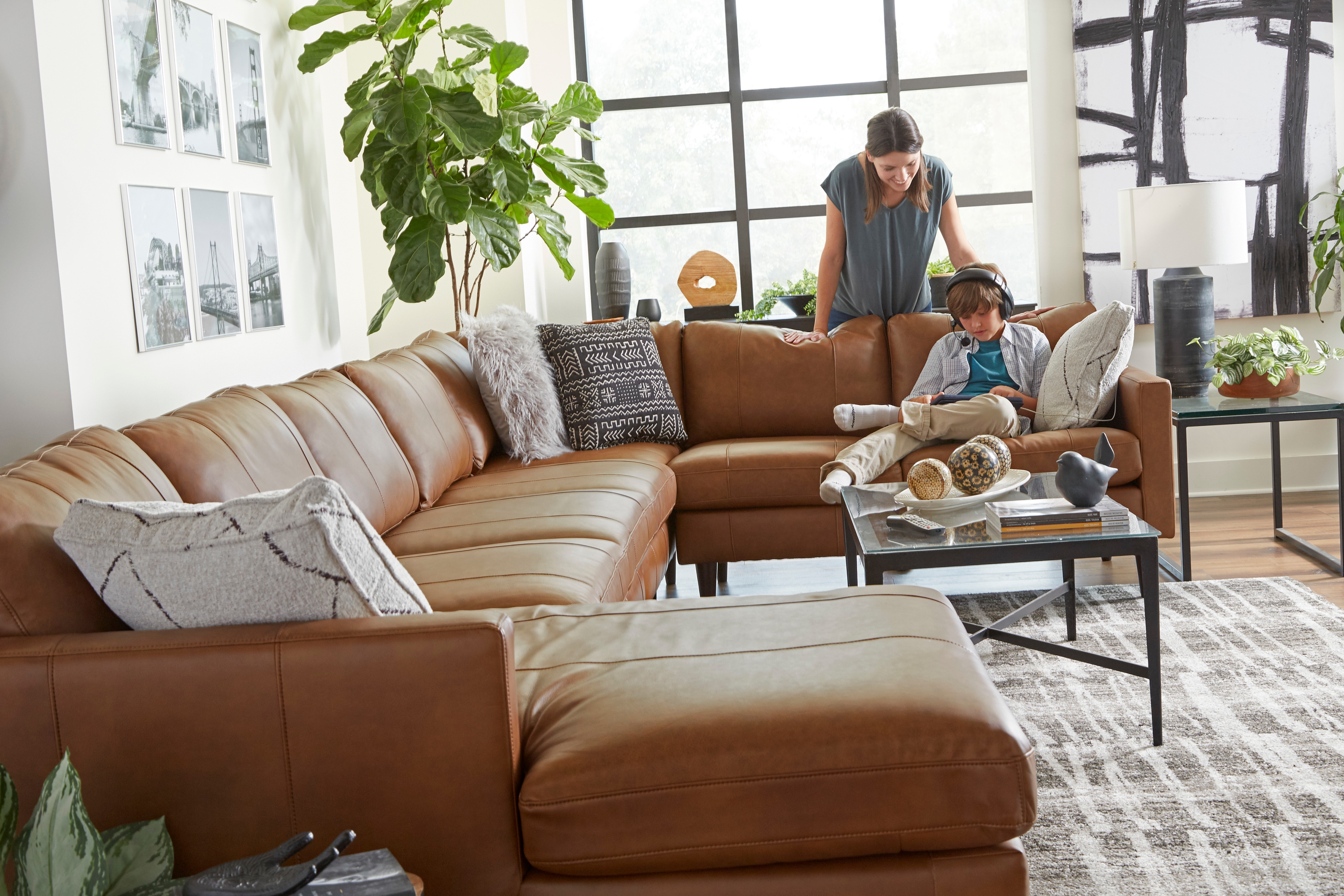 Best Home Furnishings Trafton Leather Sectional Sofa w/ Chaise & Wood Feet