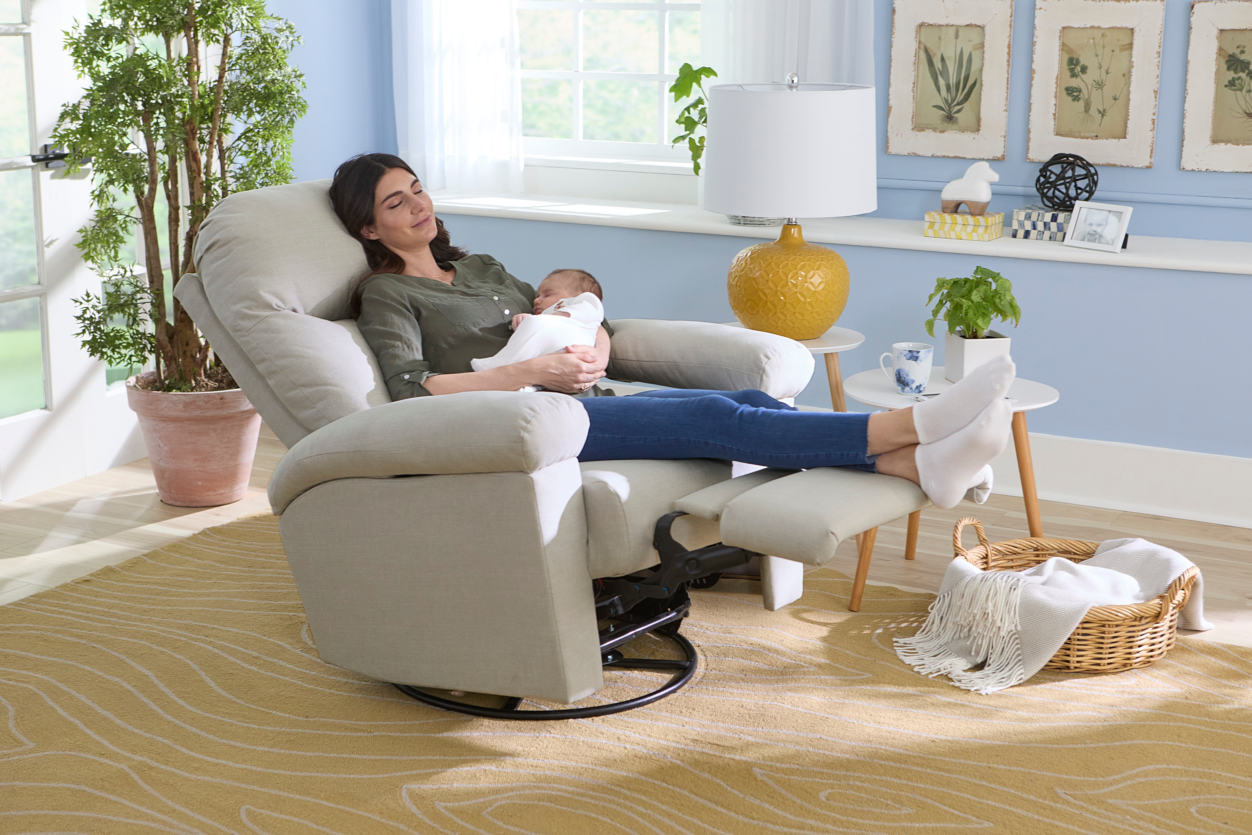 Best Home Furnishings Jodie Power Swivel Recliner w/ Adjustable Arms