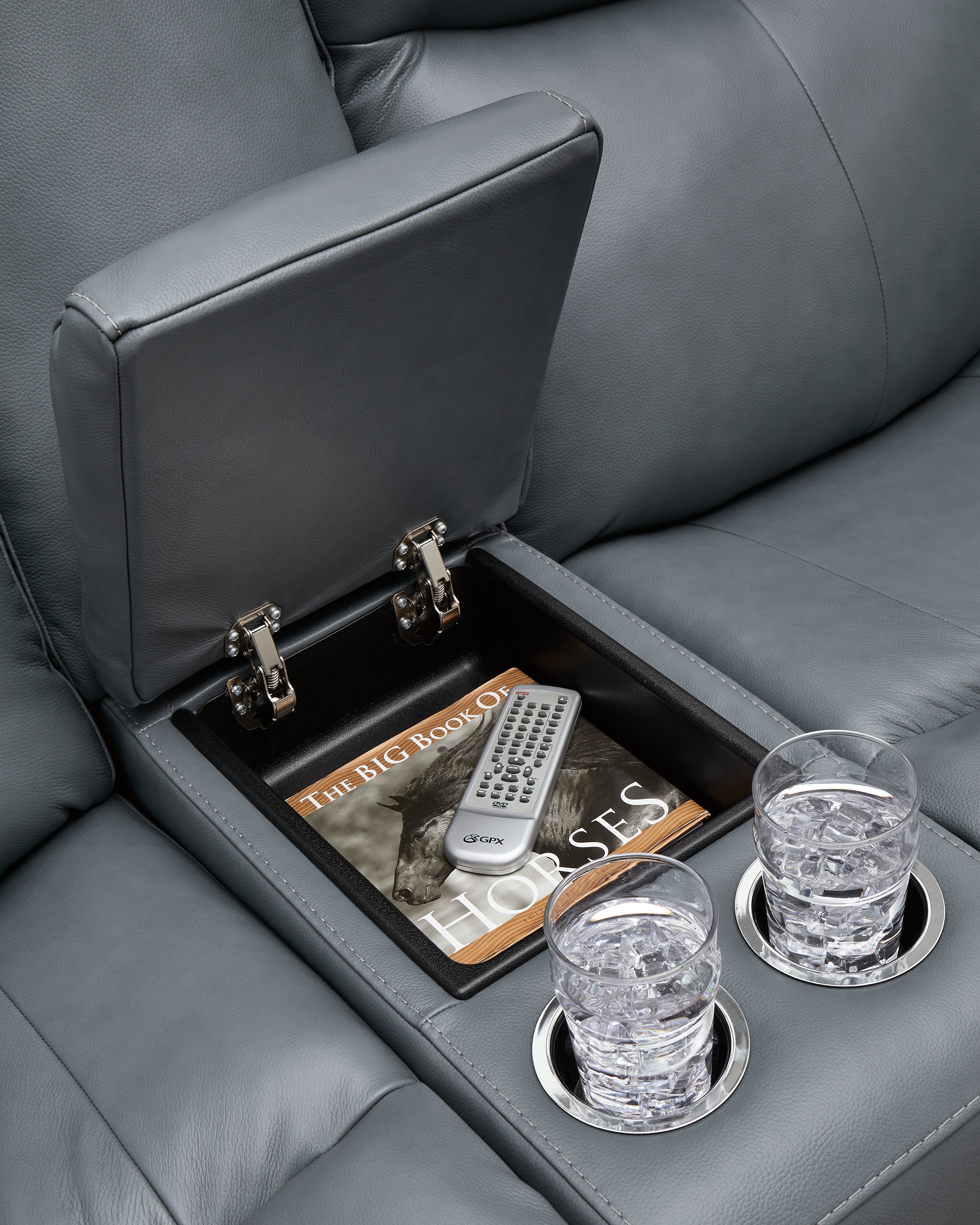 Signature Design Mindanao Living Room Set