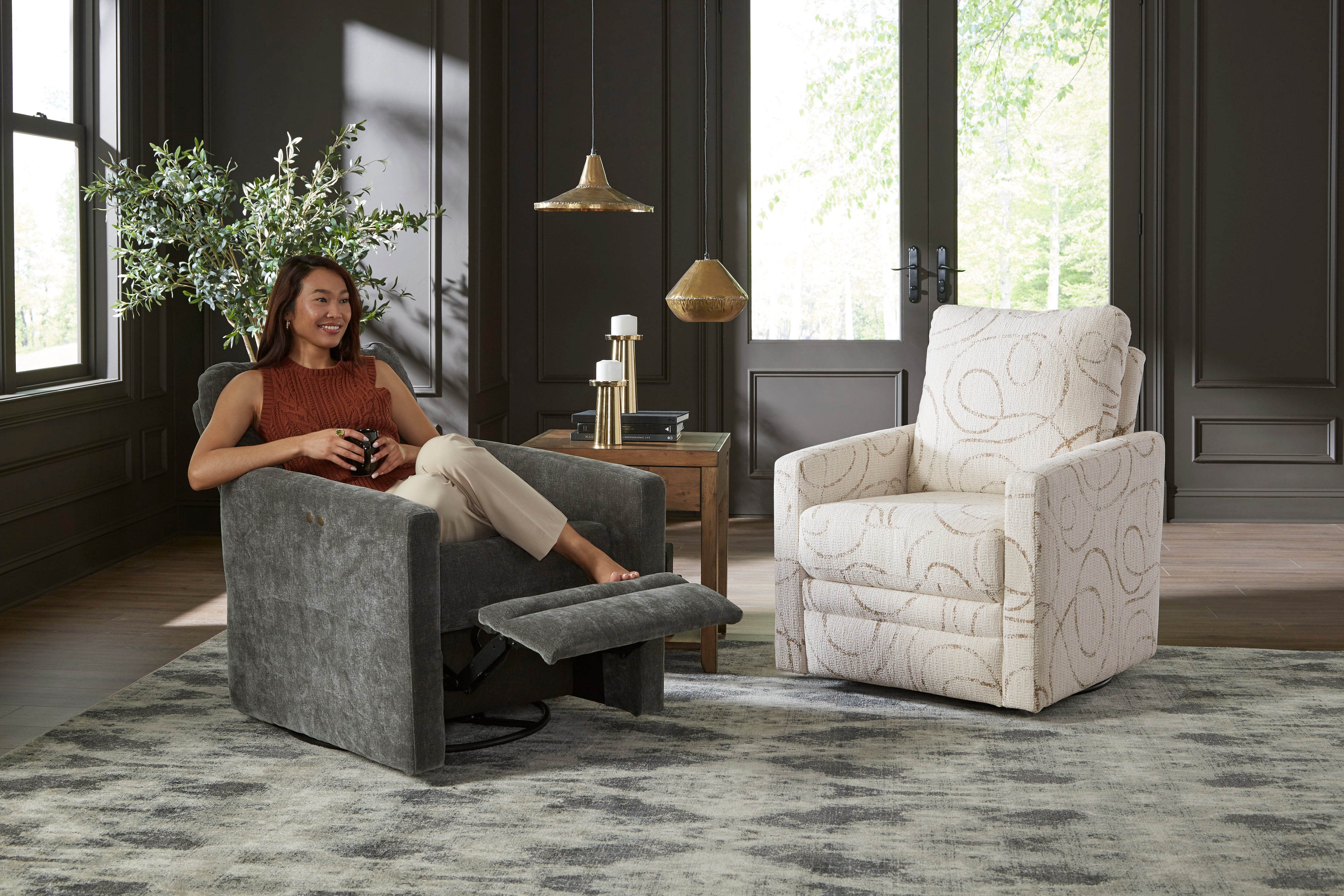 Best Home Furnishings Giana Swivel Recliner