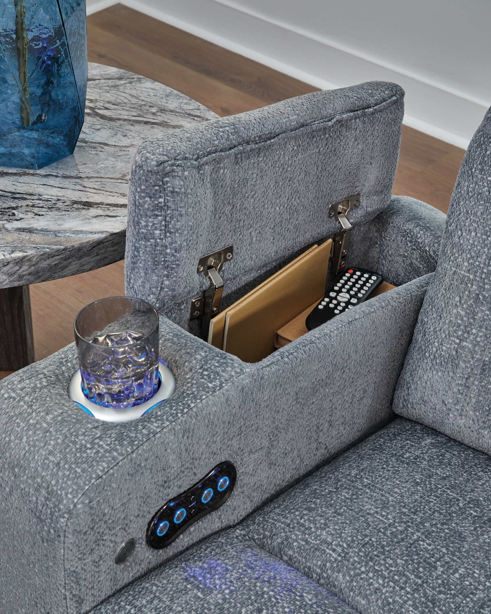 Signature Design by Ashley Studio Cave Pwr Recliner/Adj Headrest