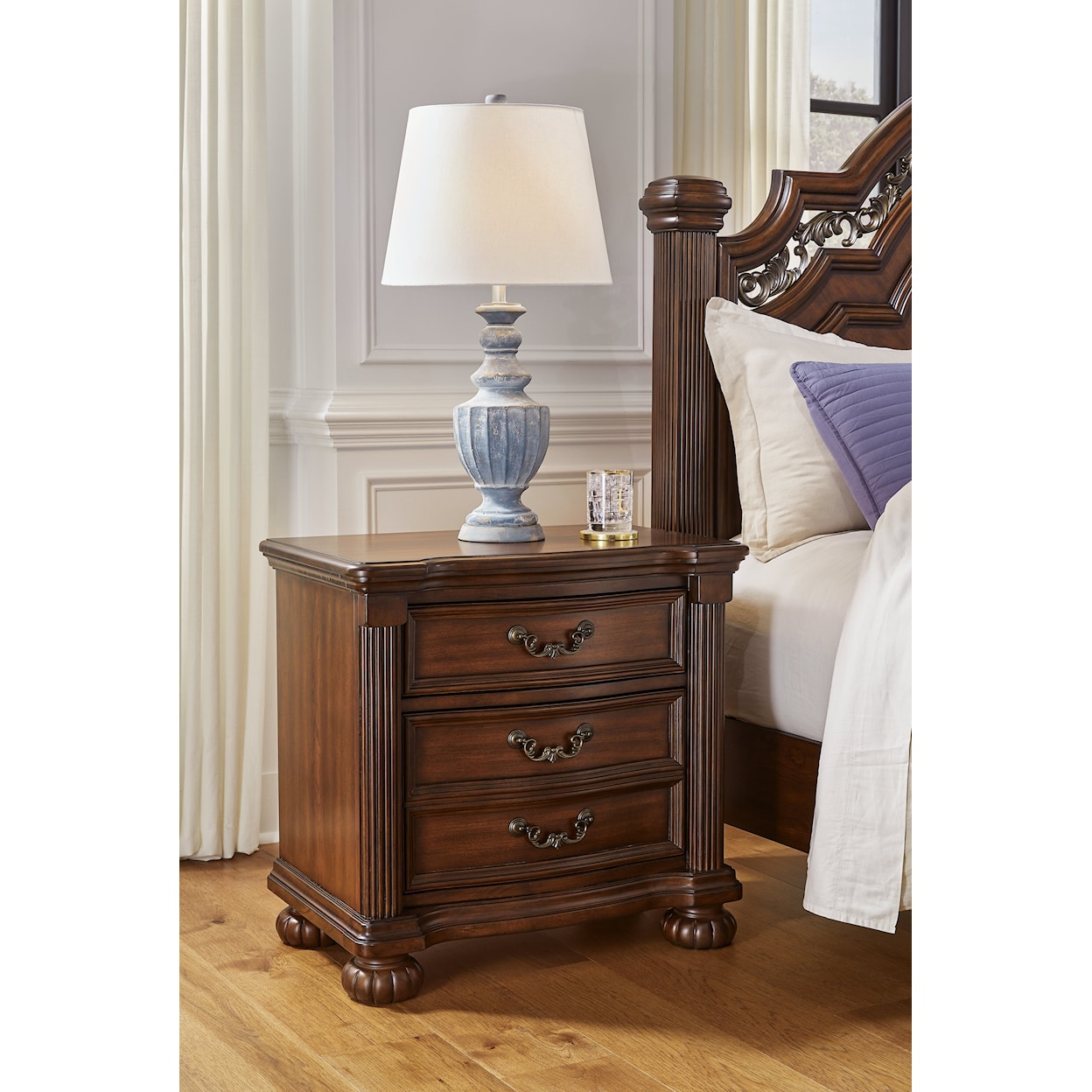 Signature Design by Ashley Furniture Lavinton 3-Drawer Nightstand