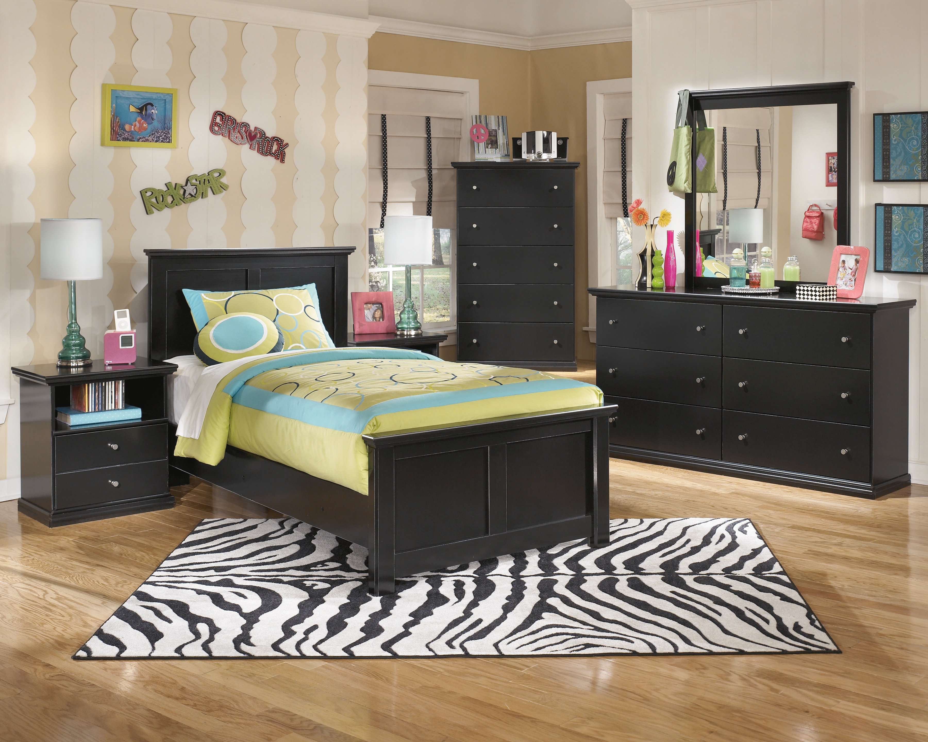Signature Design by Ashley Maribel Five Drawer Chest