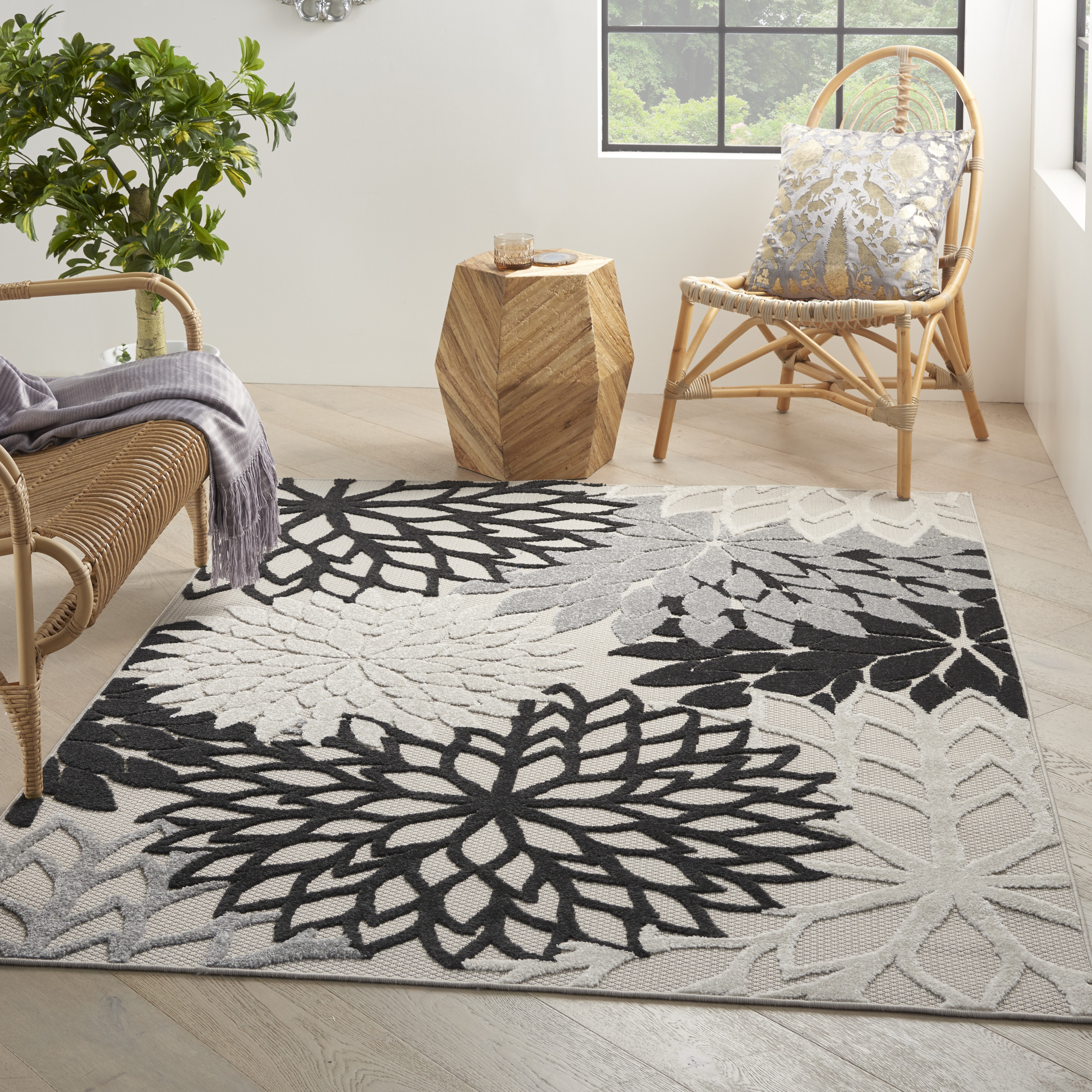 5'3" x 7'5"  Rug