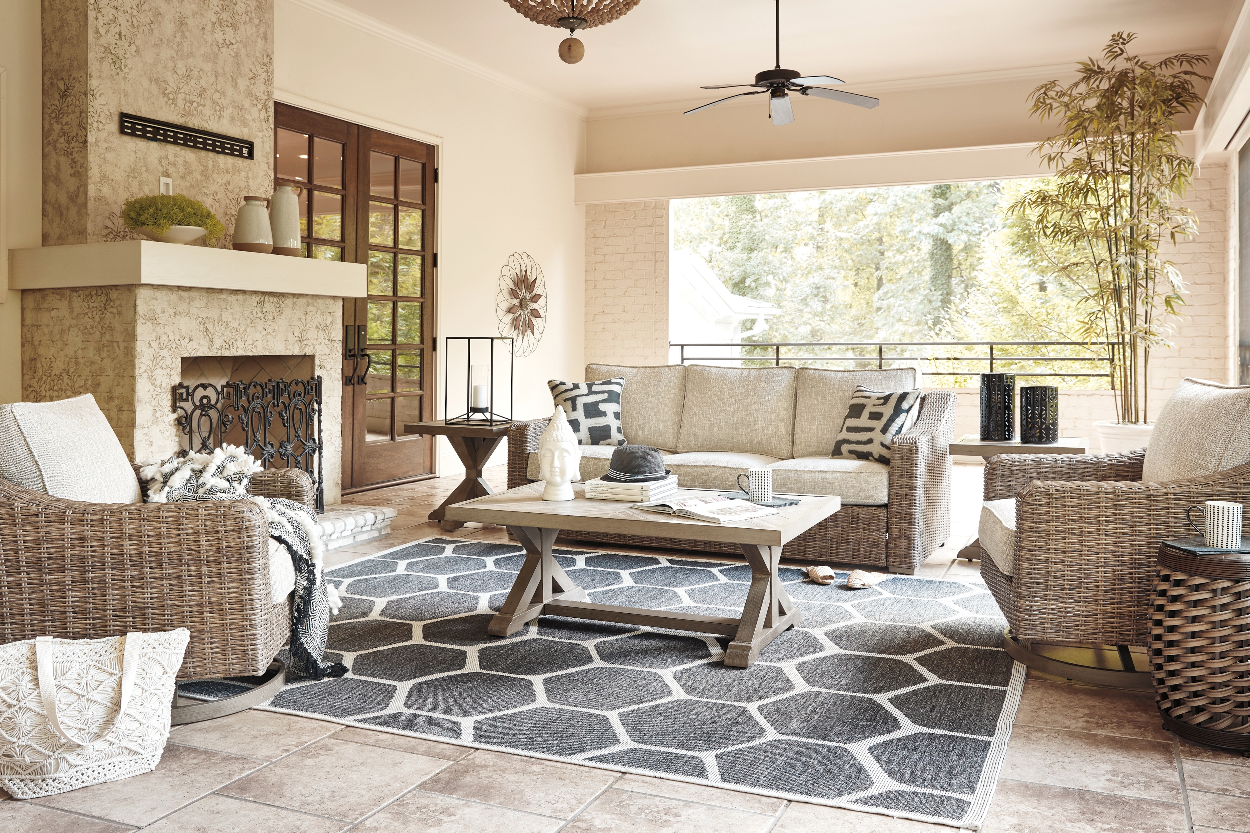 Signature Design by Ashley Beachcroft Sofa With Cushion