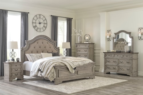 Traditional Queen Bedroom Set