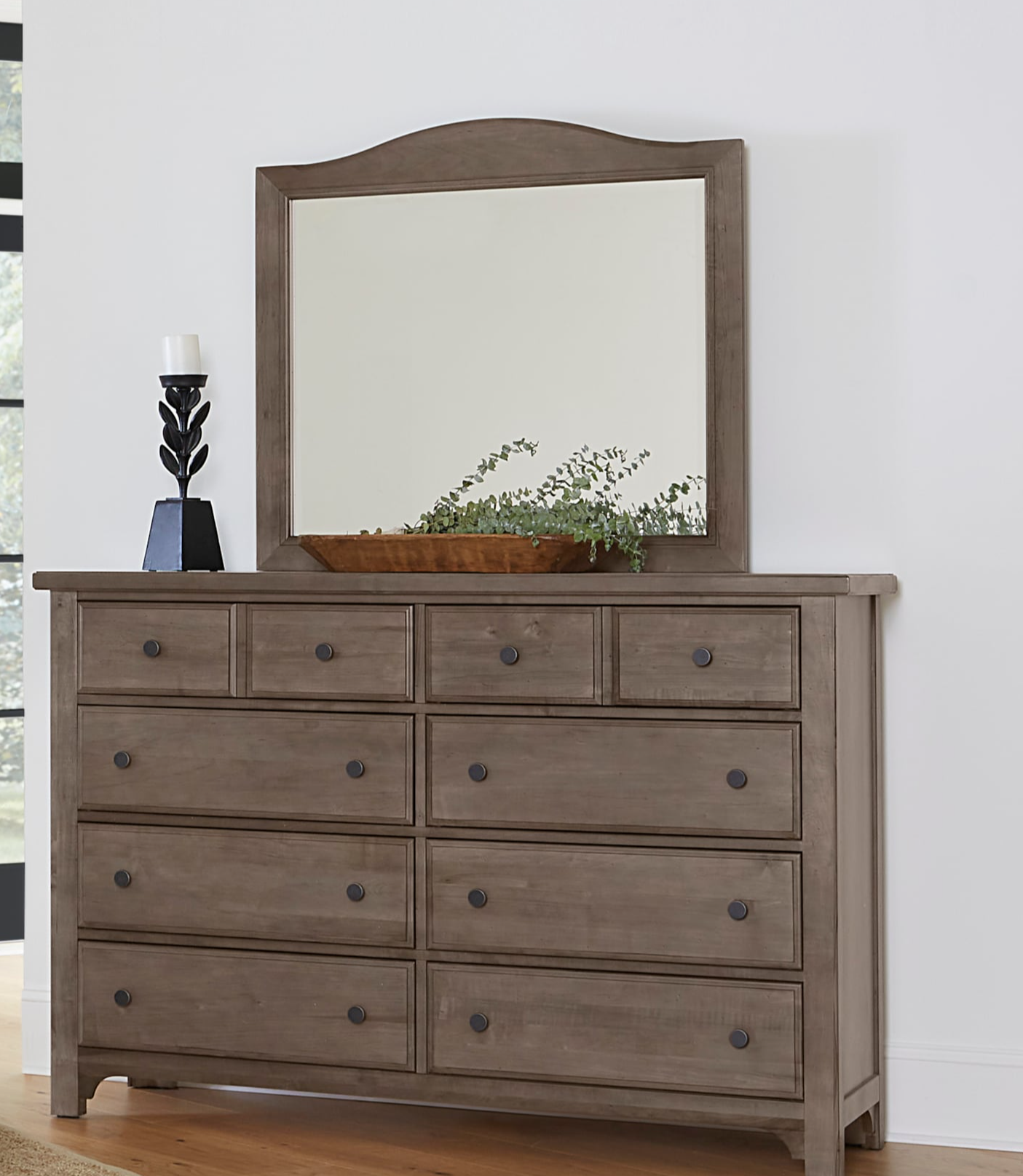 Vaughan-Bassett Cool Farmhouse 4-Piece Queen Sleigh Bedroom Set