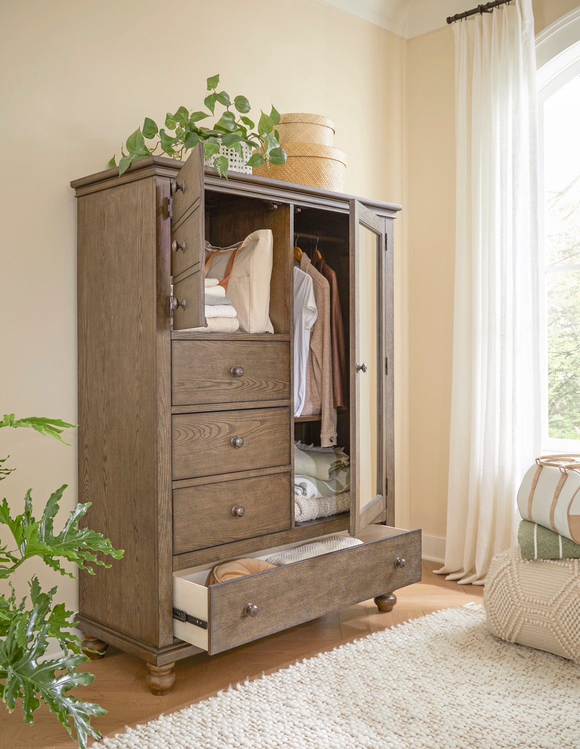 4-Drawer Chiffarobe