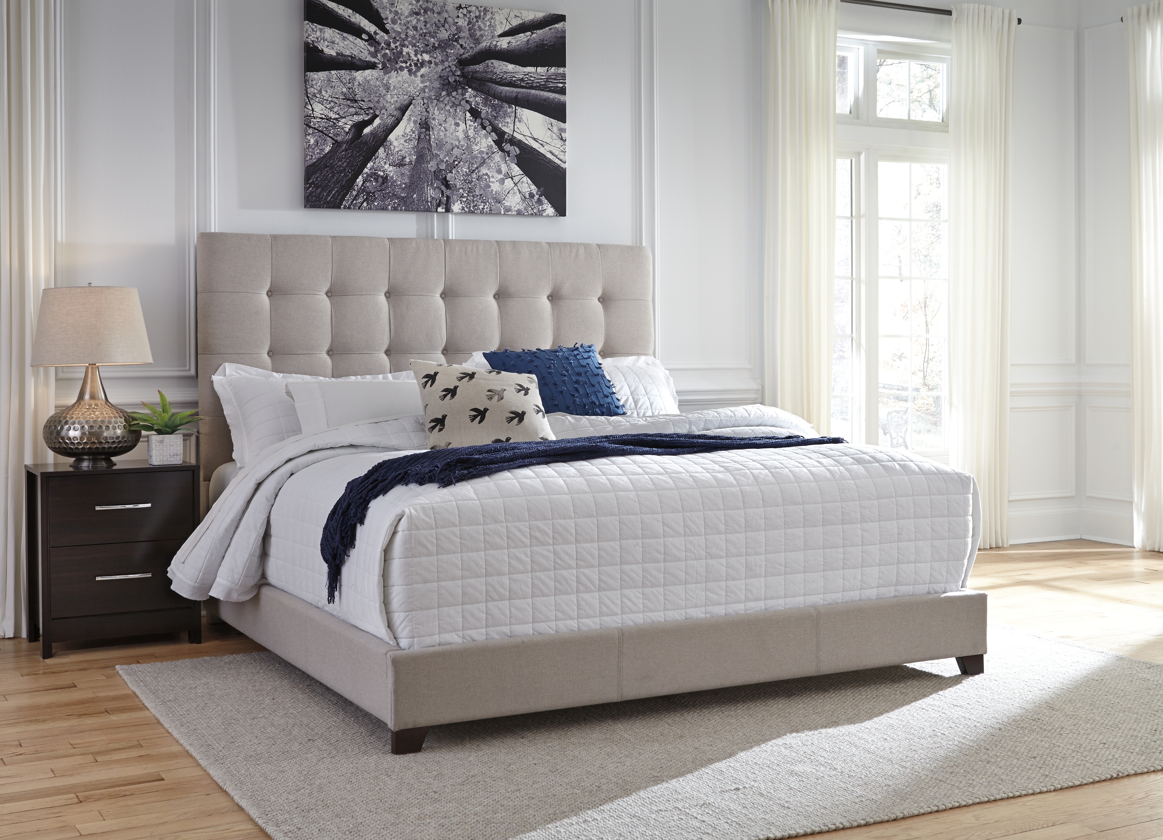 Signature Design by Ashley Dolante King Upholstered Bed