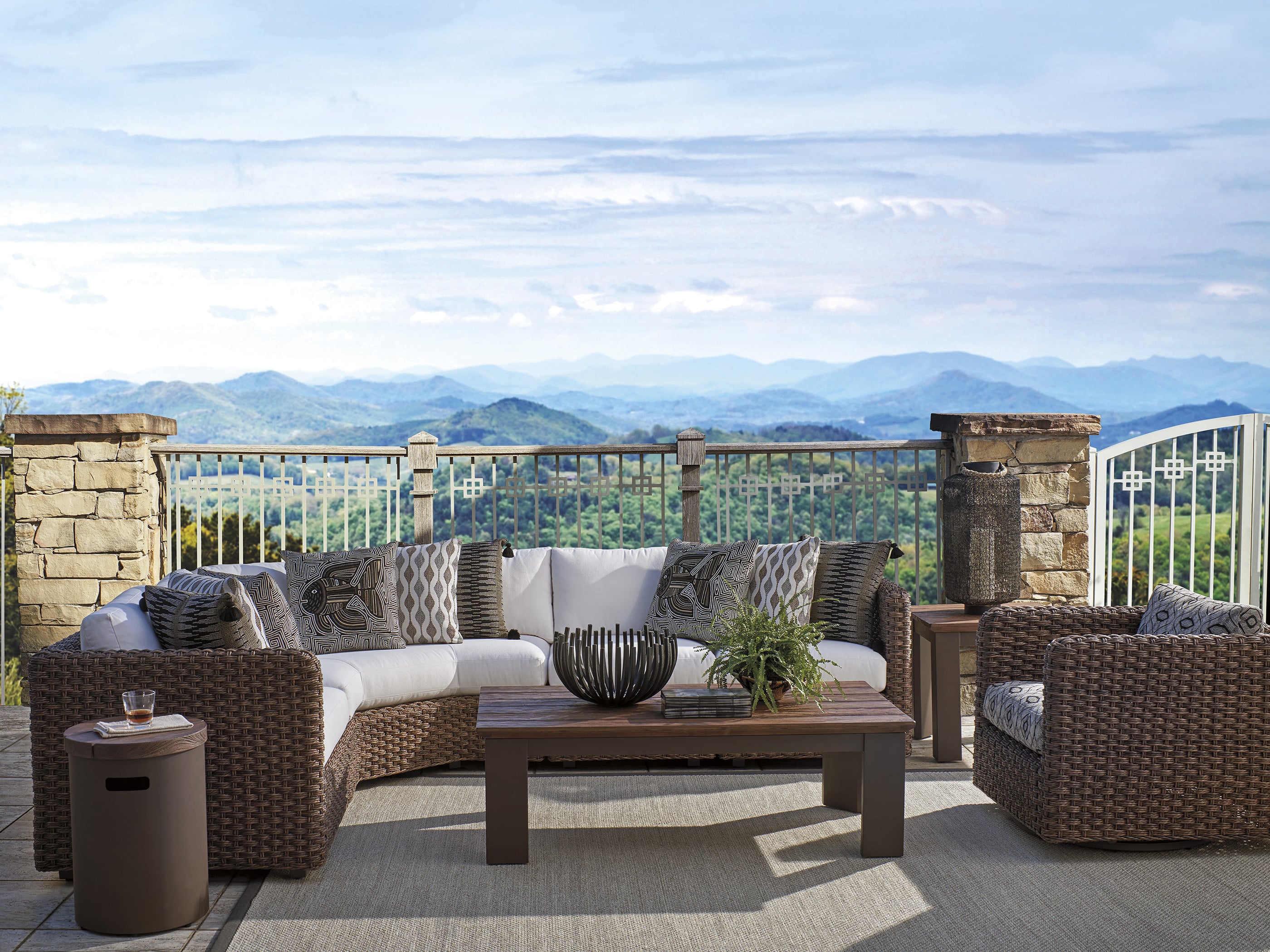 Tommy Bahama Outdoor Living Kilimanjaro Round Table