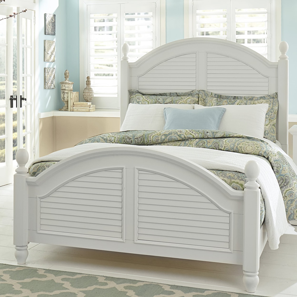 Liberty Furniture Summer House King Poster Bed