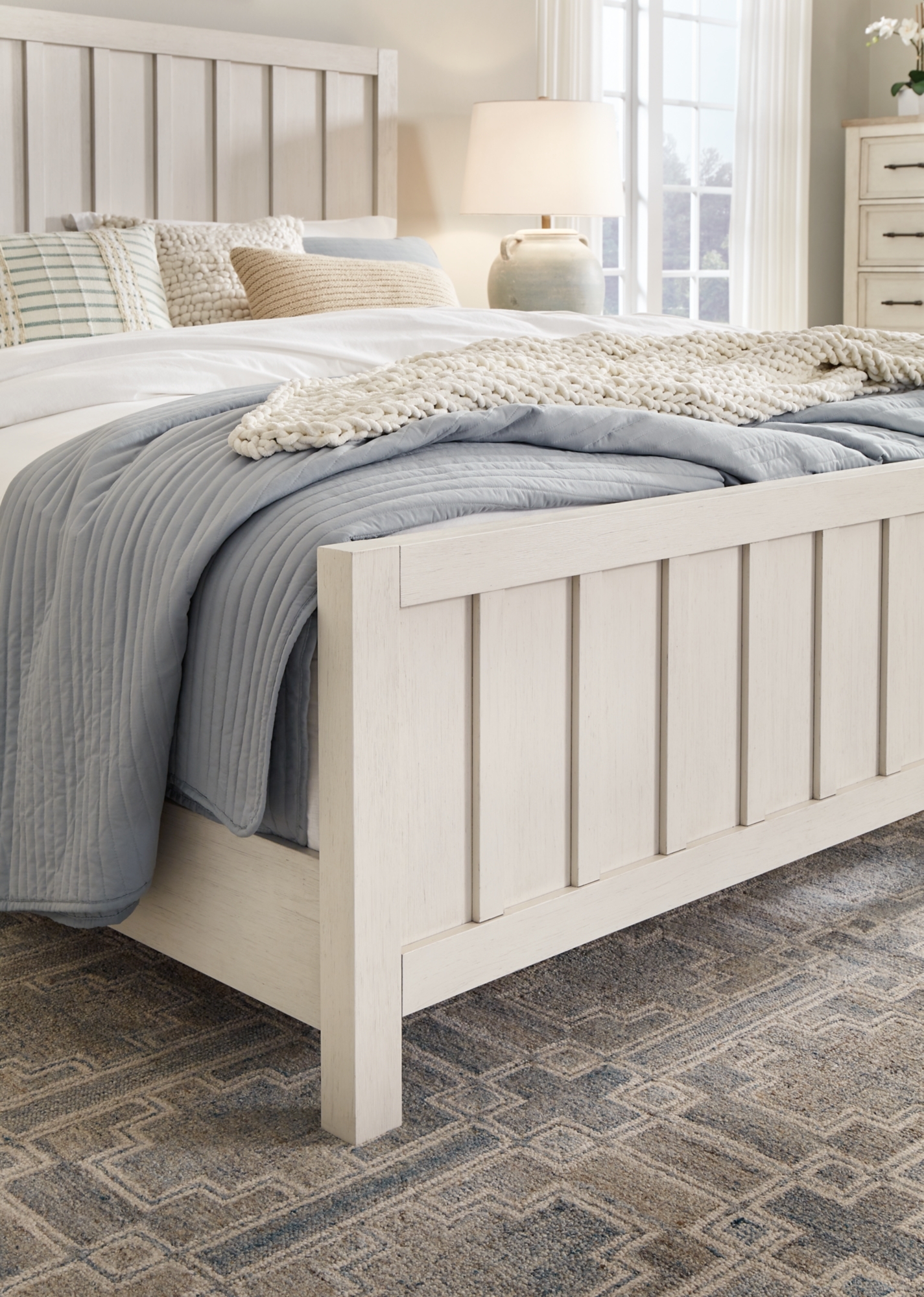 Benchcraft Shaybrock Queen Panel Bed