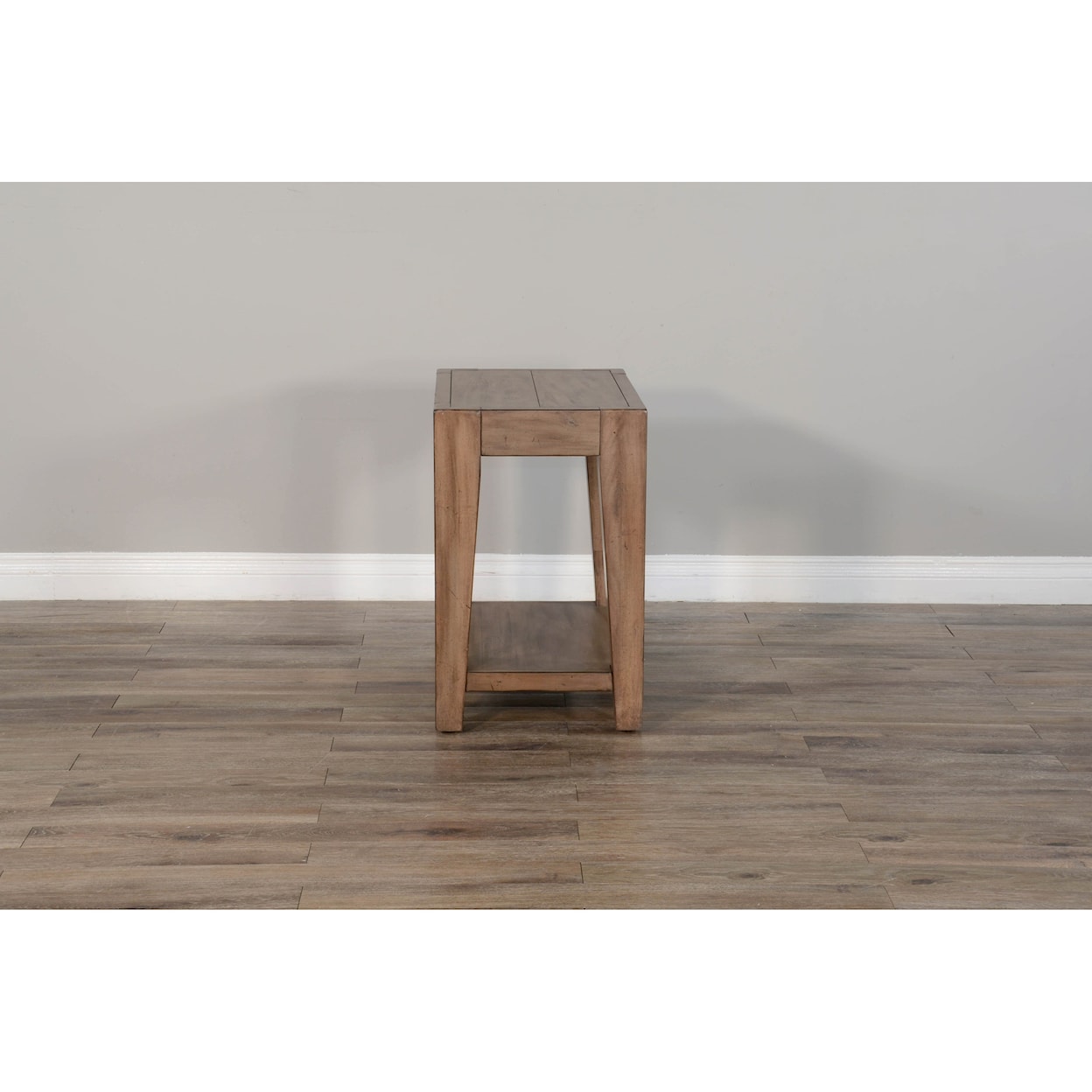 Sunny Designs Doe Valley Chair Side Table