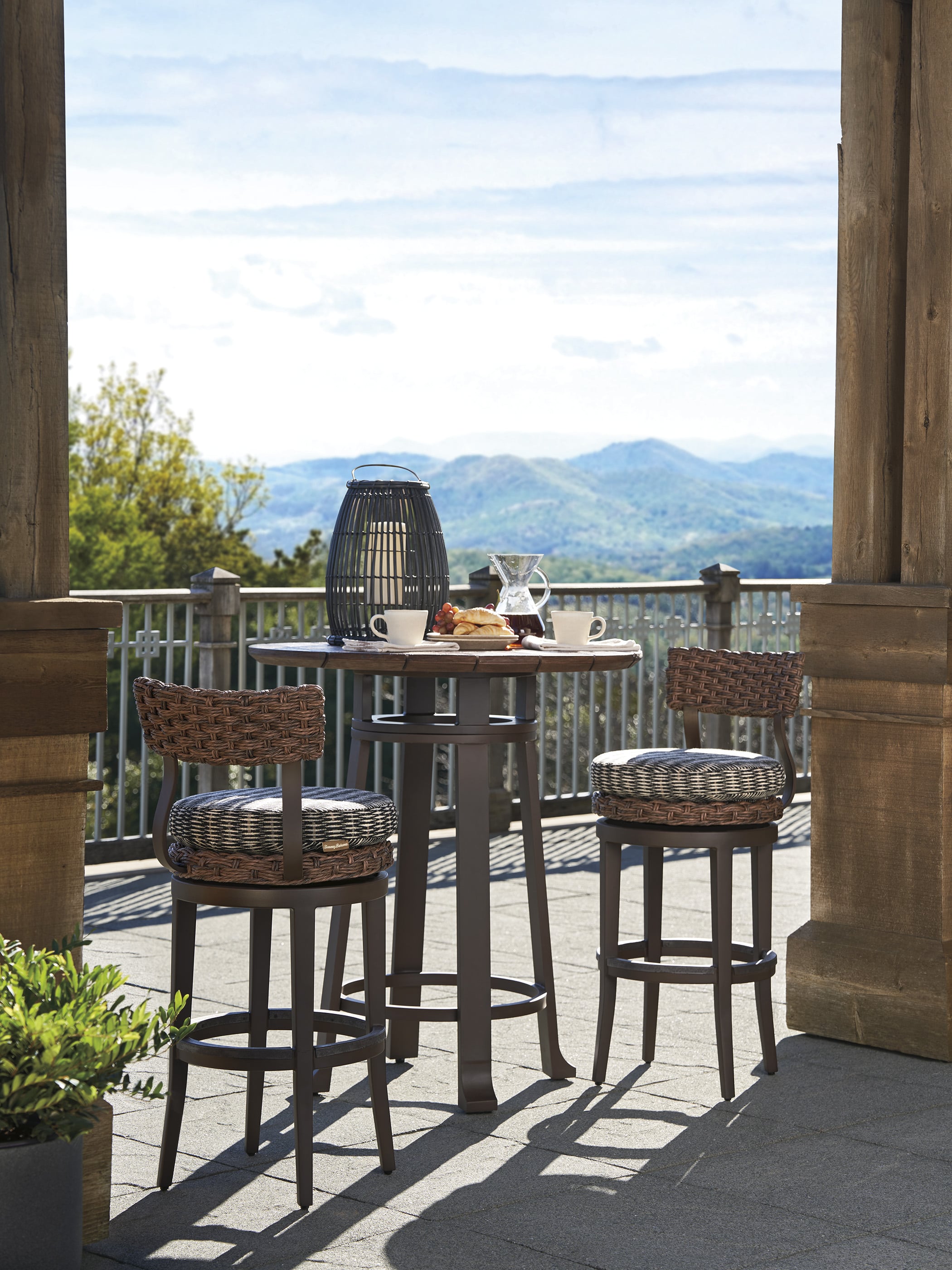 Tommy Bahama Outdoor Living Kilimanjaro Round Bistro Table