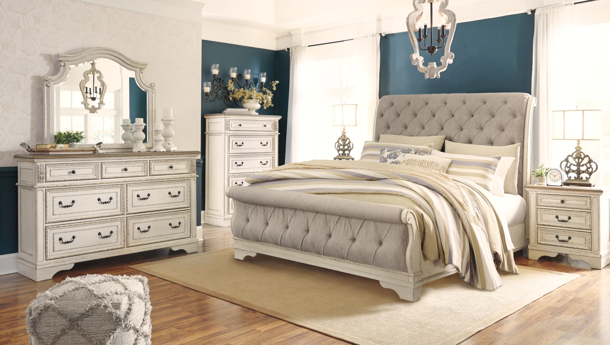 Signature Design by Ashley Realyn Queen Sleigh Bed