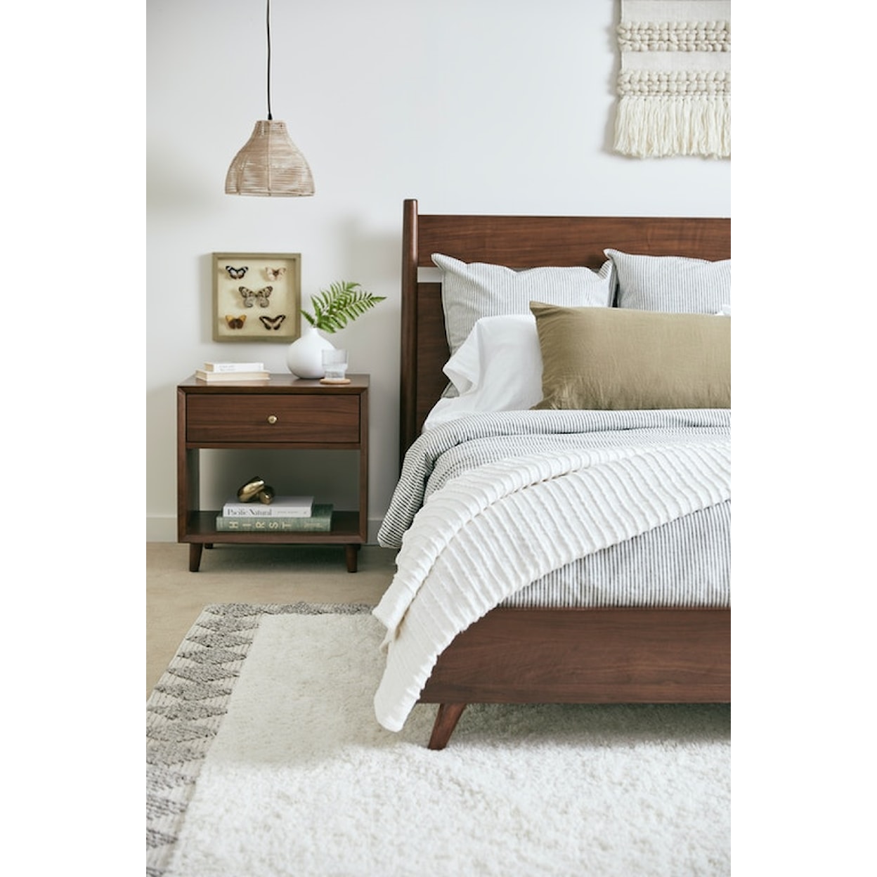 Wynwood, A Flexsteel Company Ludwig King Panel Bed