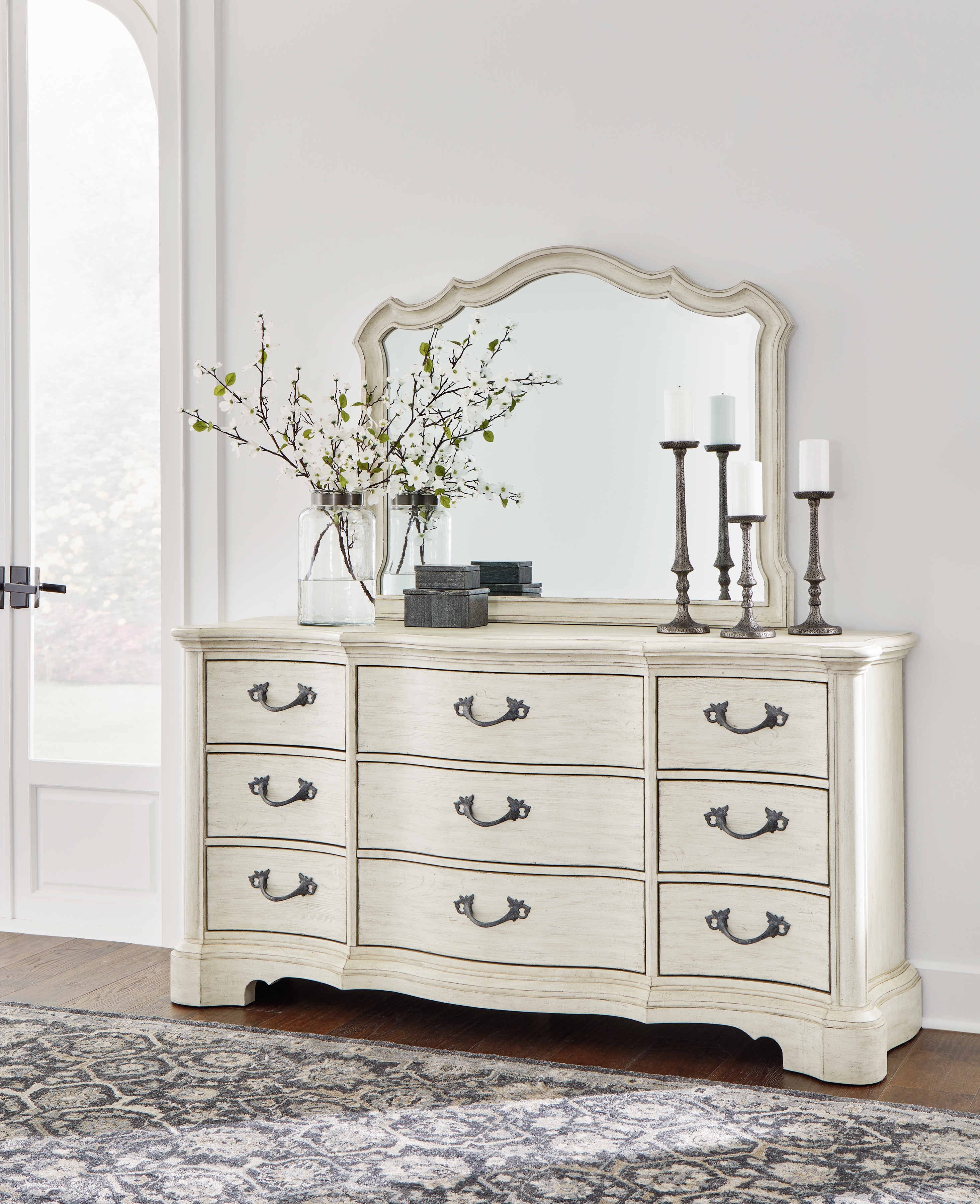 Signature Design by Ashley Arlendyne Dresser And Mirror