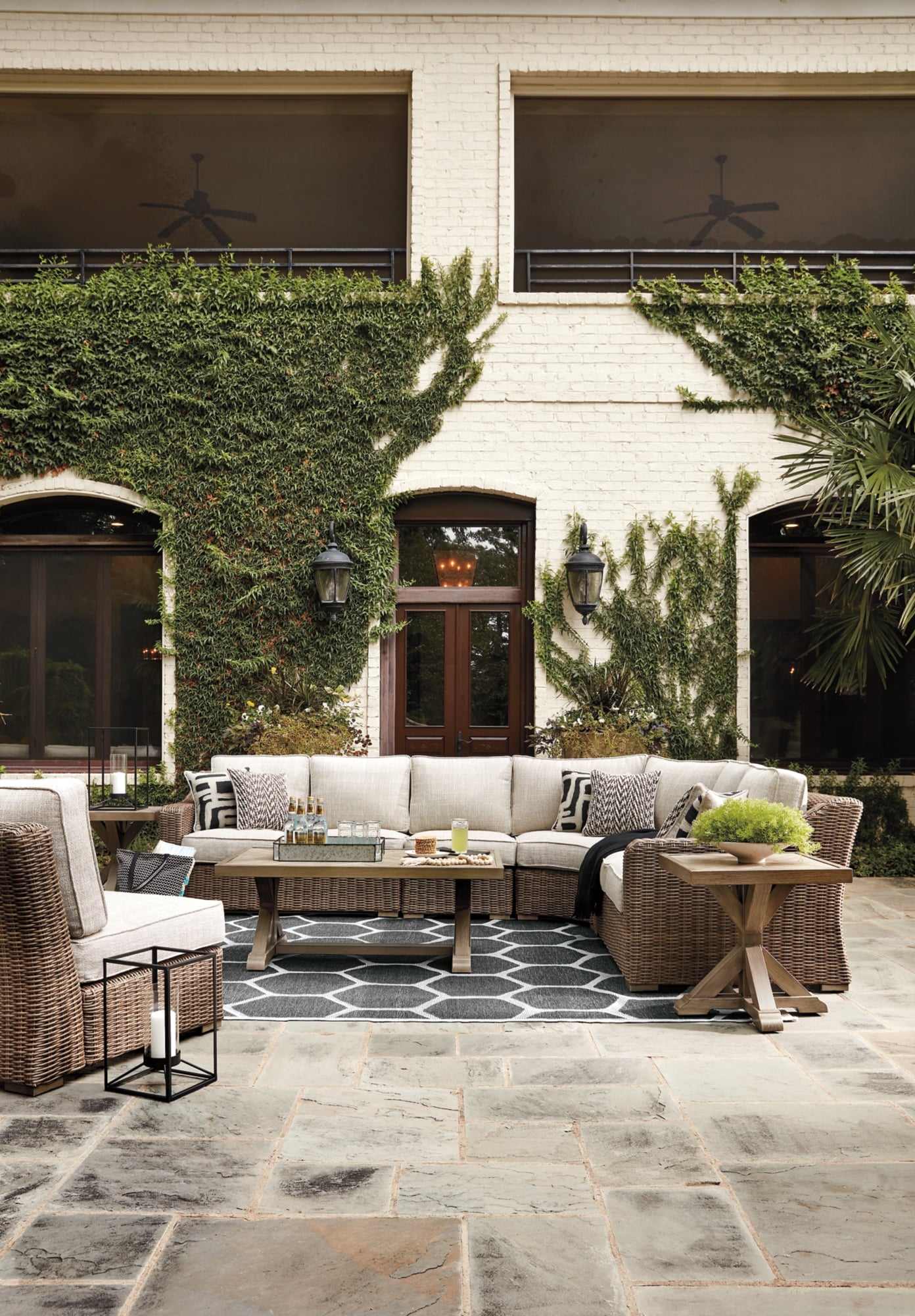 Signature Design by Ashley Beachcroft 5-Piece Outdoor Seating Set