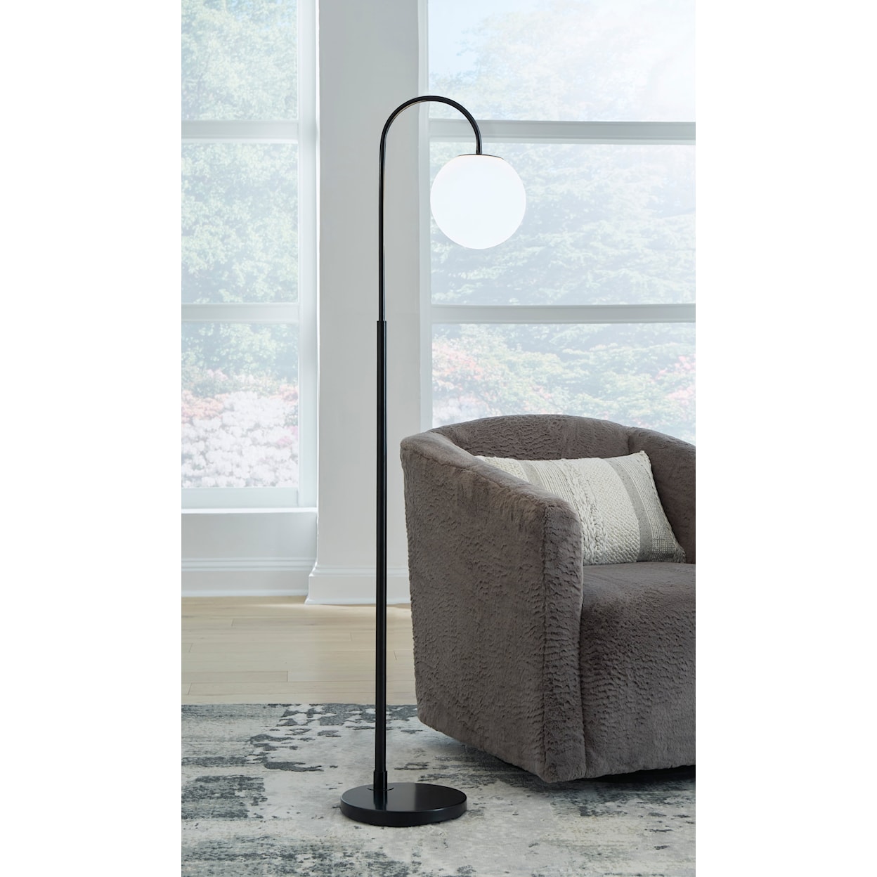 Signature Walkford Floor Lamp