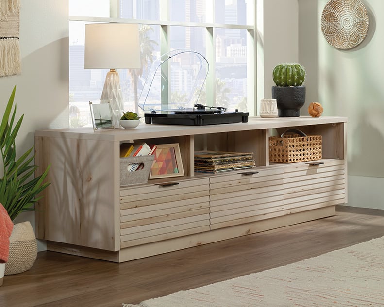 Sauder HARVEY PARK Harvey Park Entertainment Credenza