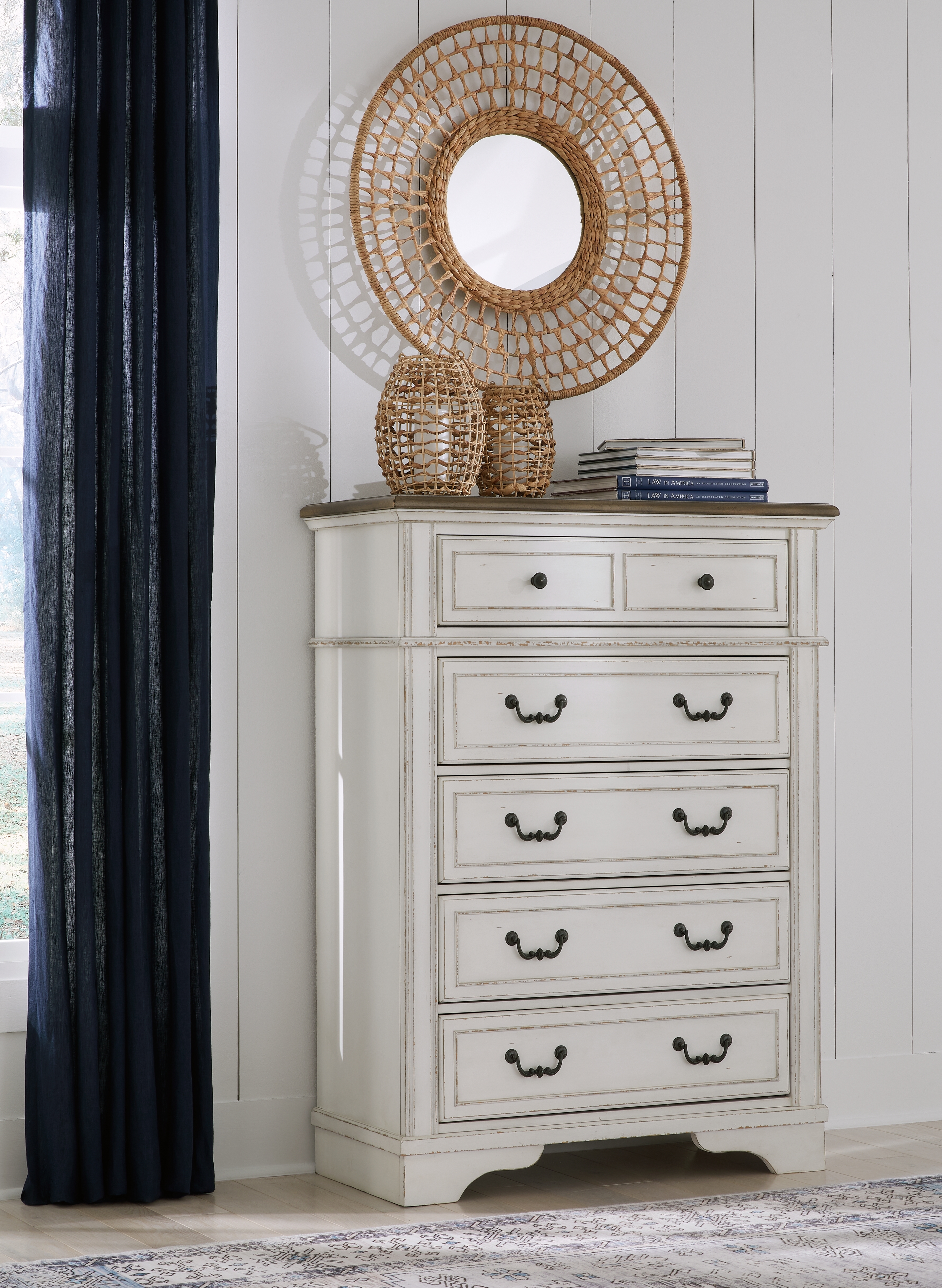 Signature Design by Ashley Blendon Five Drawer Chest