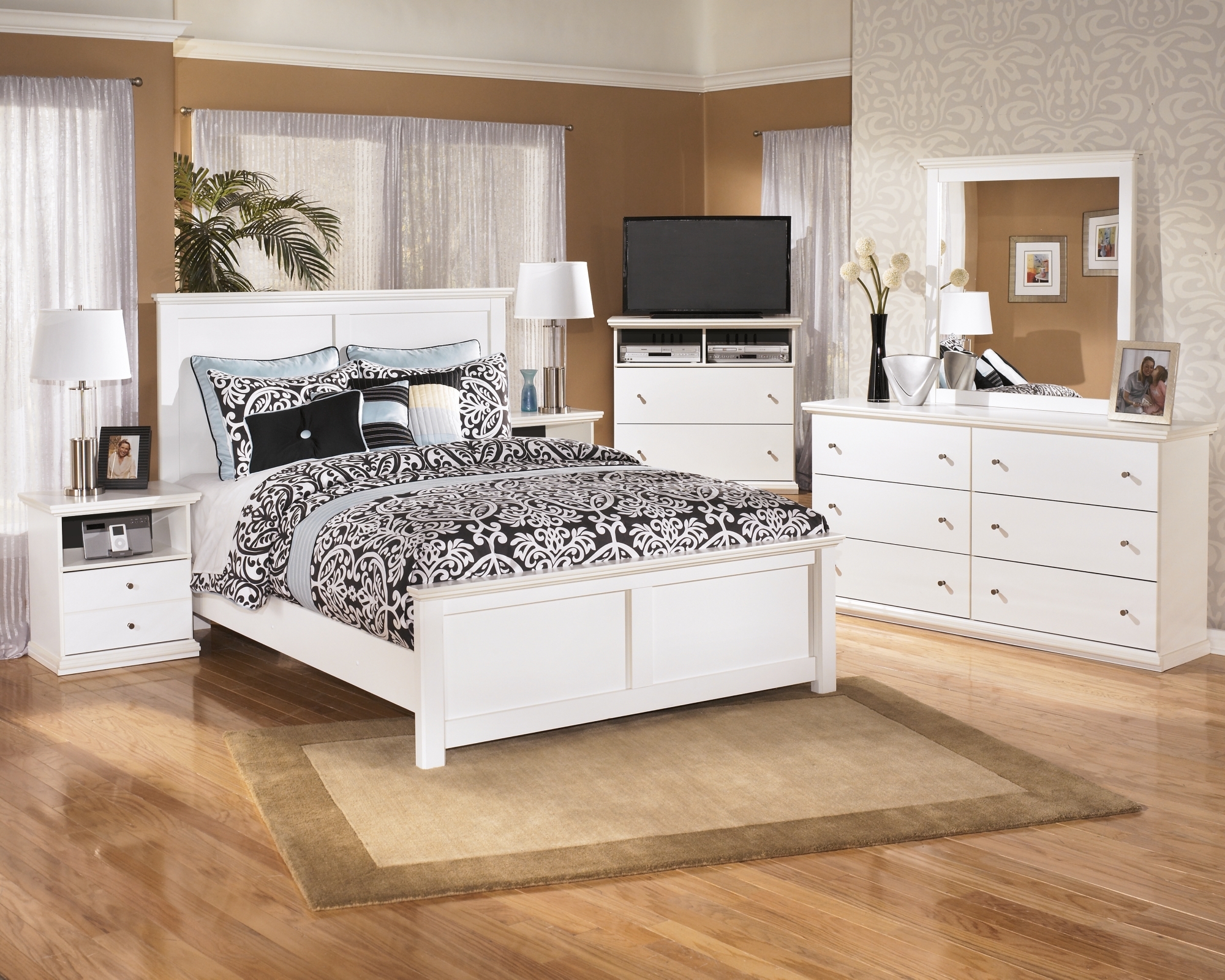 Signature Design by Ashley Bostwick Shoals Six Drawer Dresser