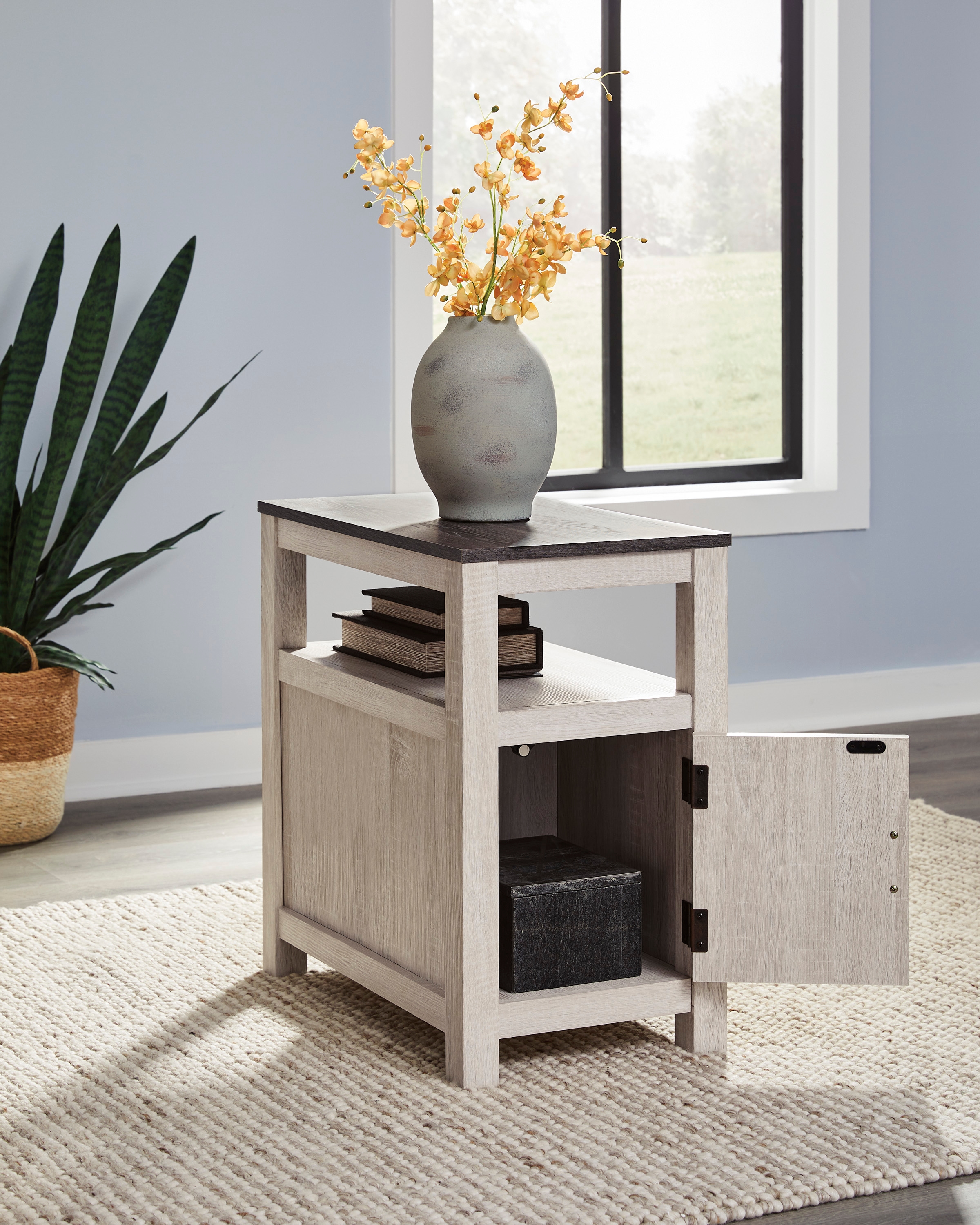 Signature Design by Ashley Fendenmore Chairside End Table
