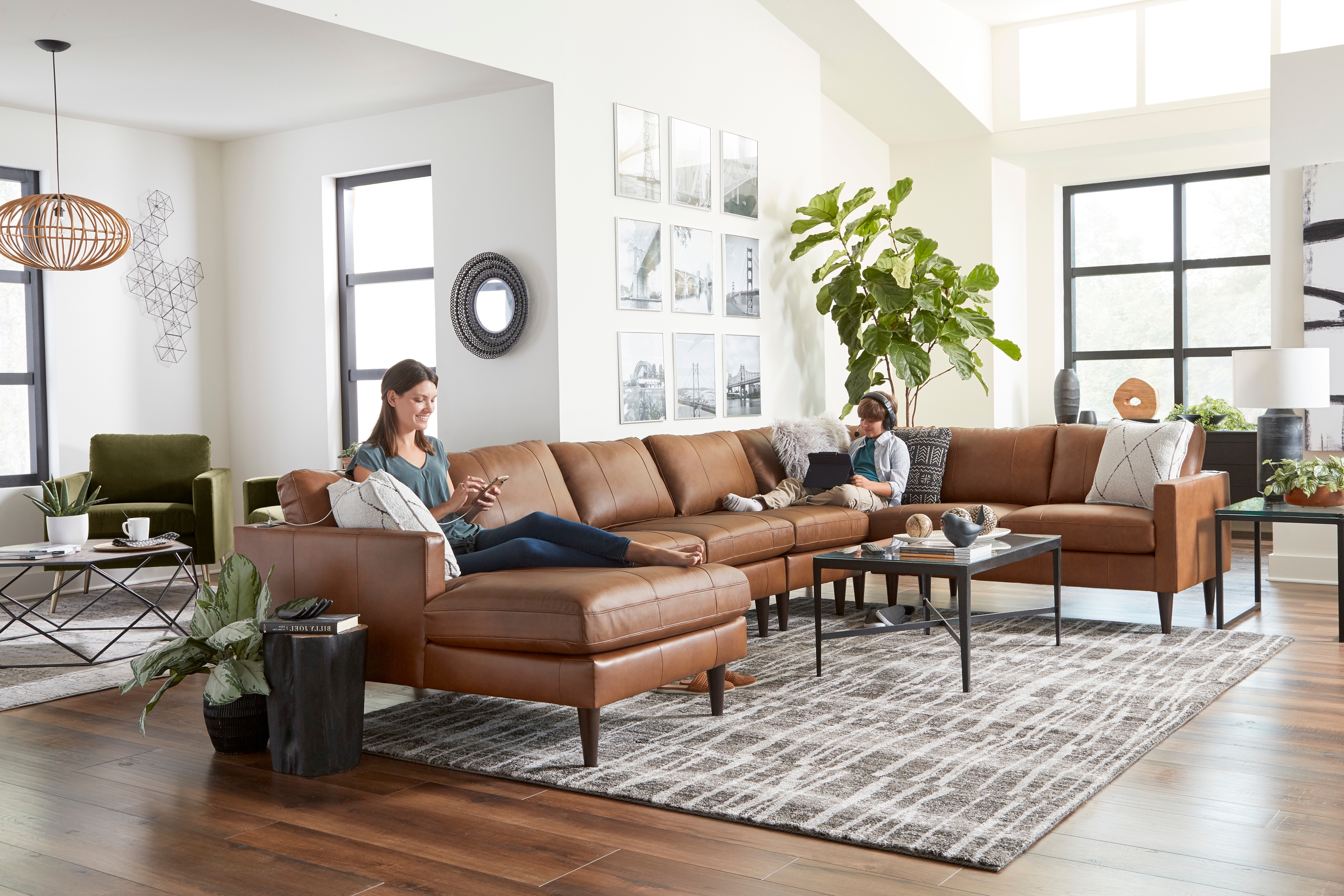 Best Home Furnishings Trafton Leather Sectional Sofa w/ Chaise & Wood Feet