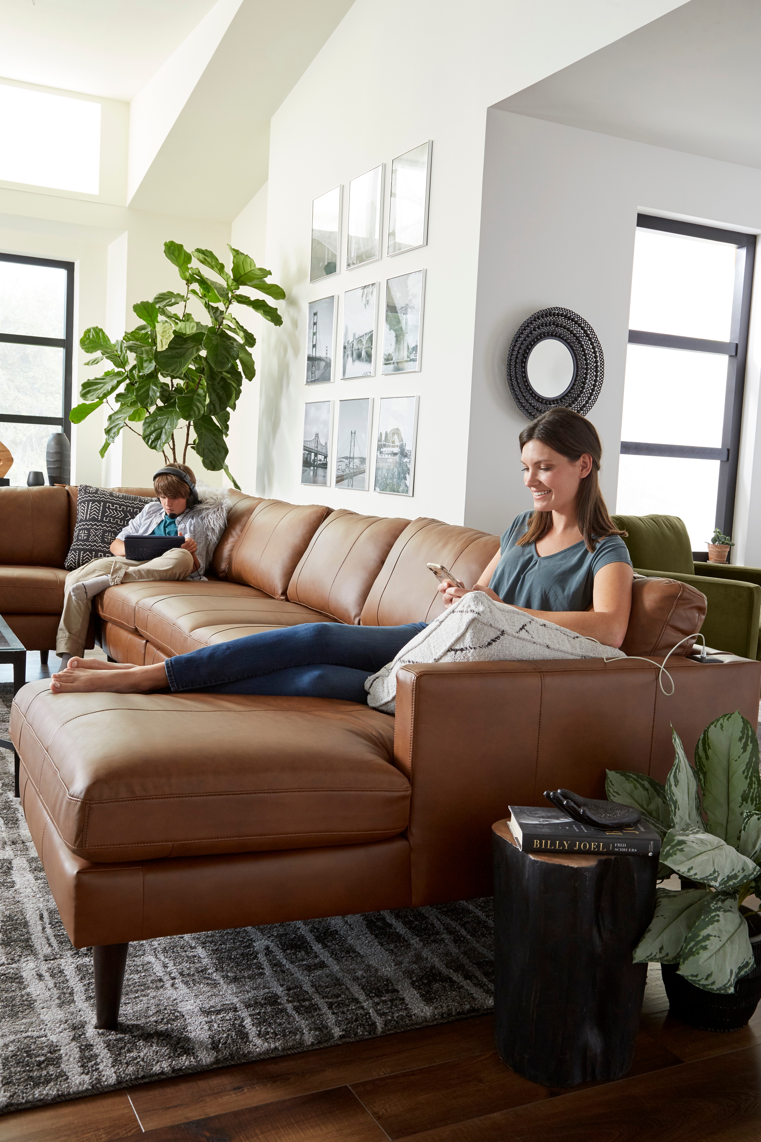Best Home Furnishings Trafton Leather 6-Seat Sectional Sofa w/ Chaise
