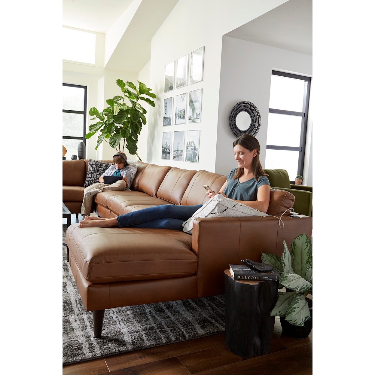 Best Home Furnishings Trafton Leather 6-Seat Sectional Sofa w/ Chaise