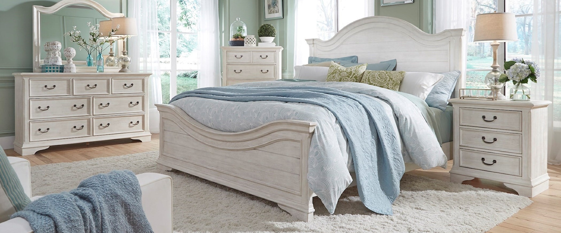 Transitional 5-Piece Queen Bedroom Set with Bracket Feet