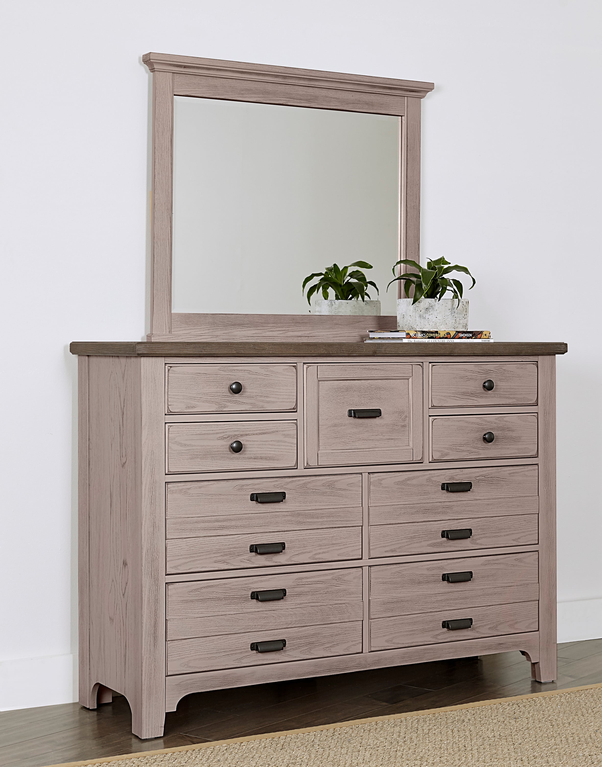 Vaughan-Bassett Bungalow King Bedroom Group