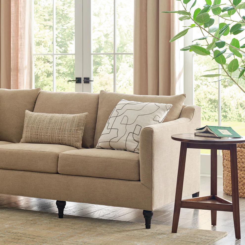 22" Round-Top Side Table w/Lower Shelf