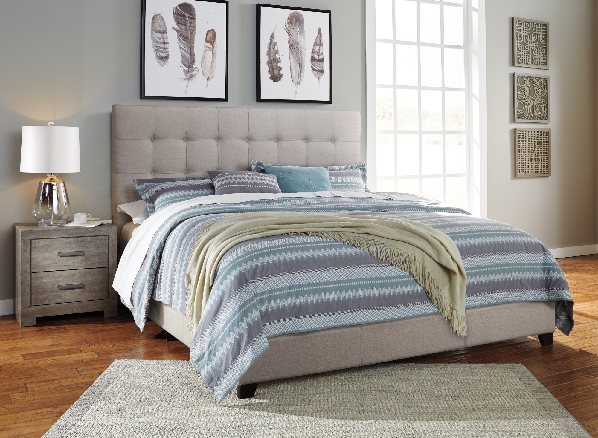 Signature Design by Ashley Dolante Queen Upholstered Bed